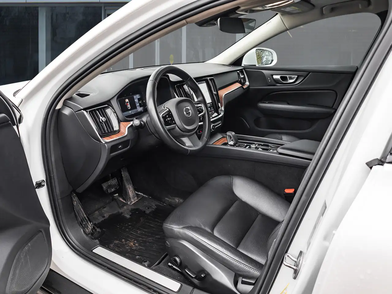 Volvo V60 Cross Country снимка Volvo V60 Cross Country