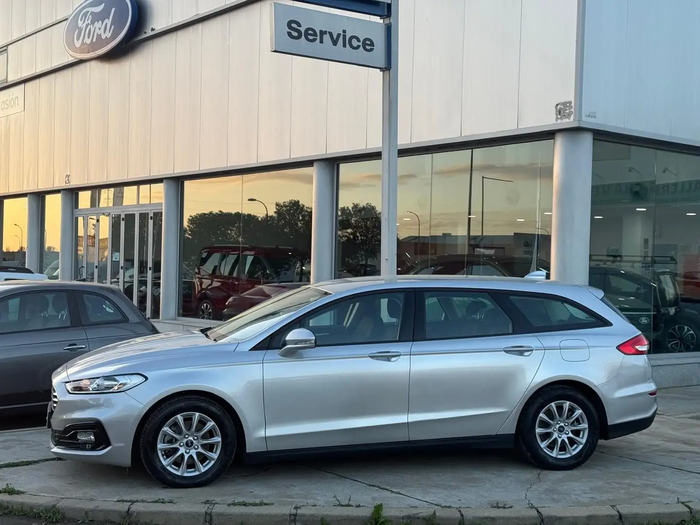 Ford Mondeo 2.0TDCI Trend 150 Zilver - 2