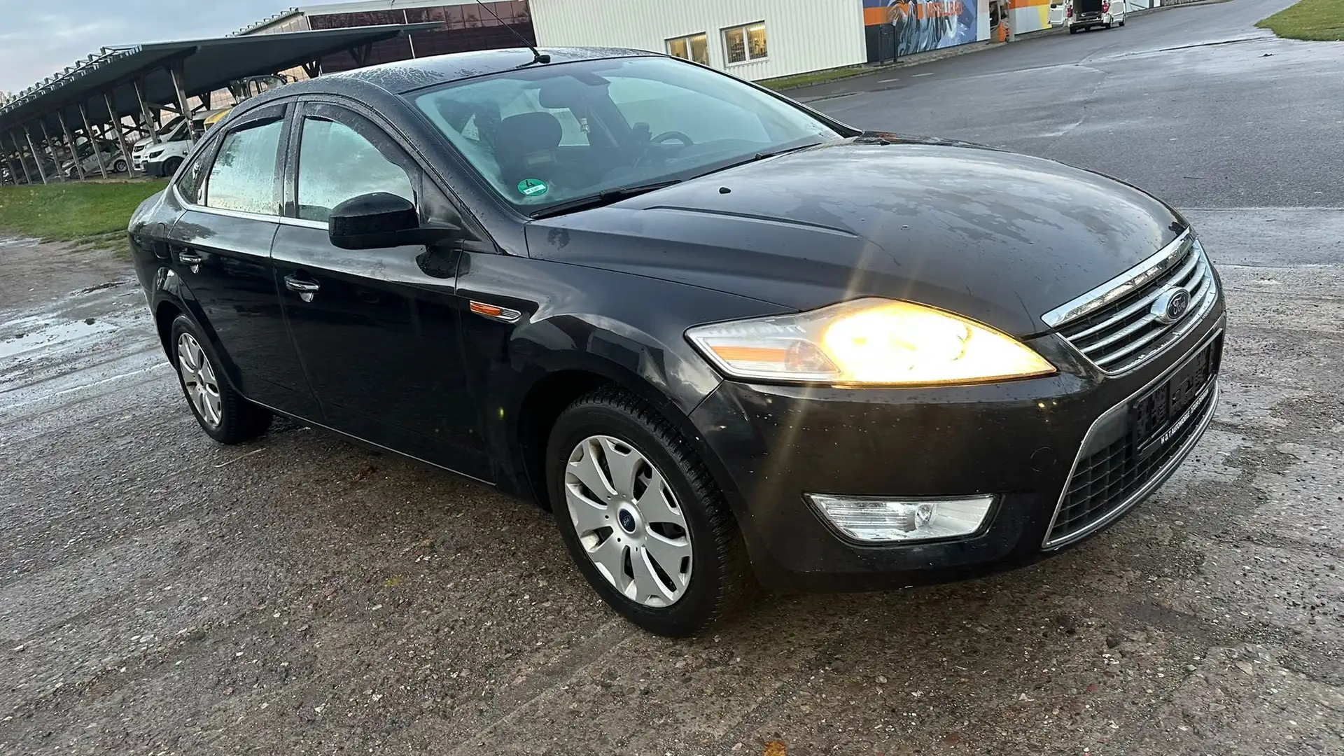 Ford Mondeo Ghia **HU/AU 01.2027** Schwarz - 2