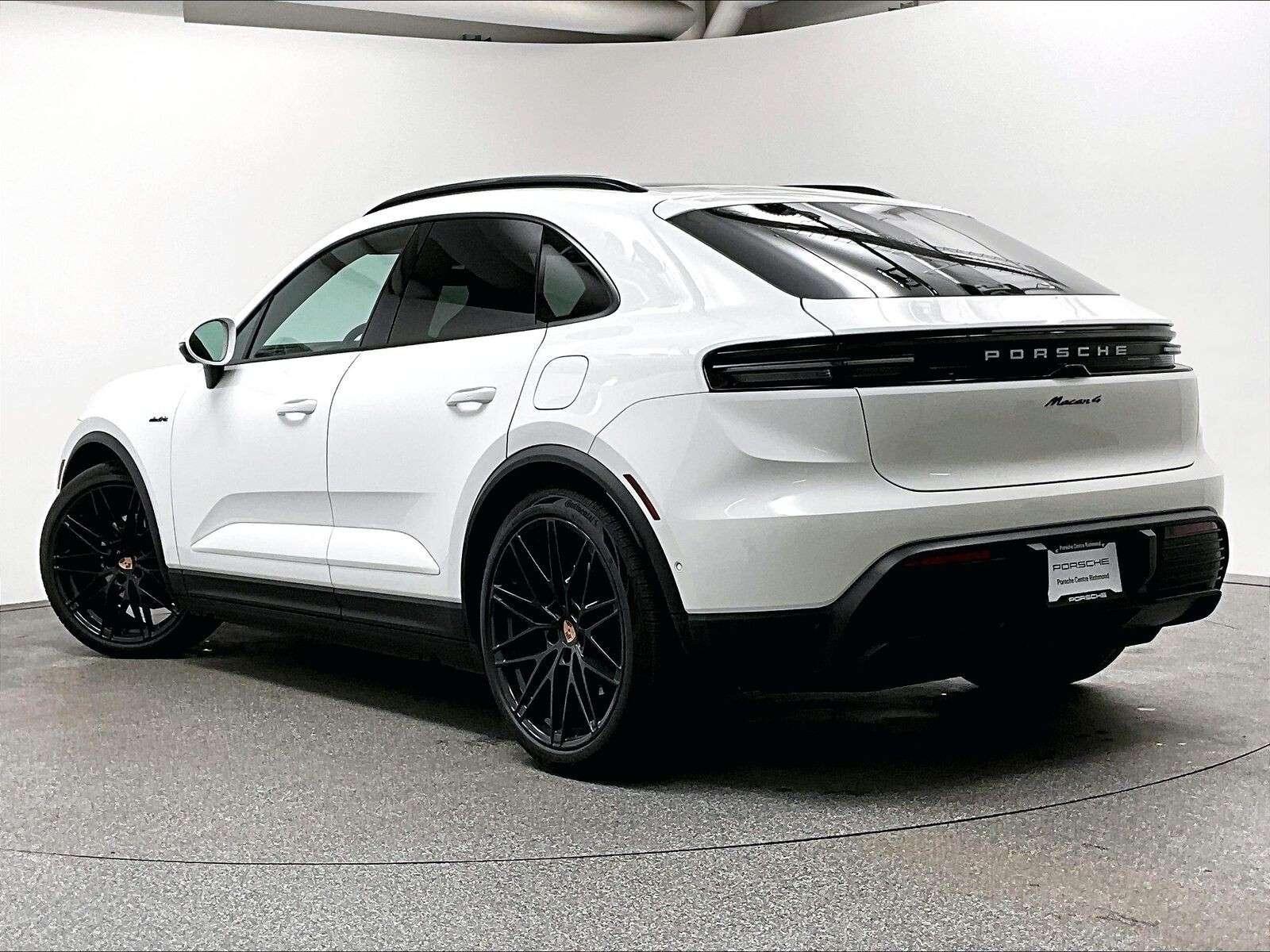 2026 Porsche Macan 4 Electric thumb 7