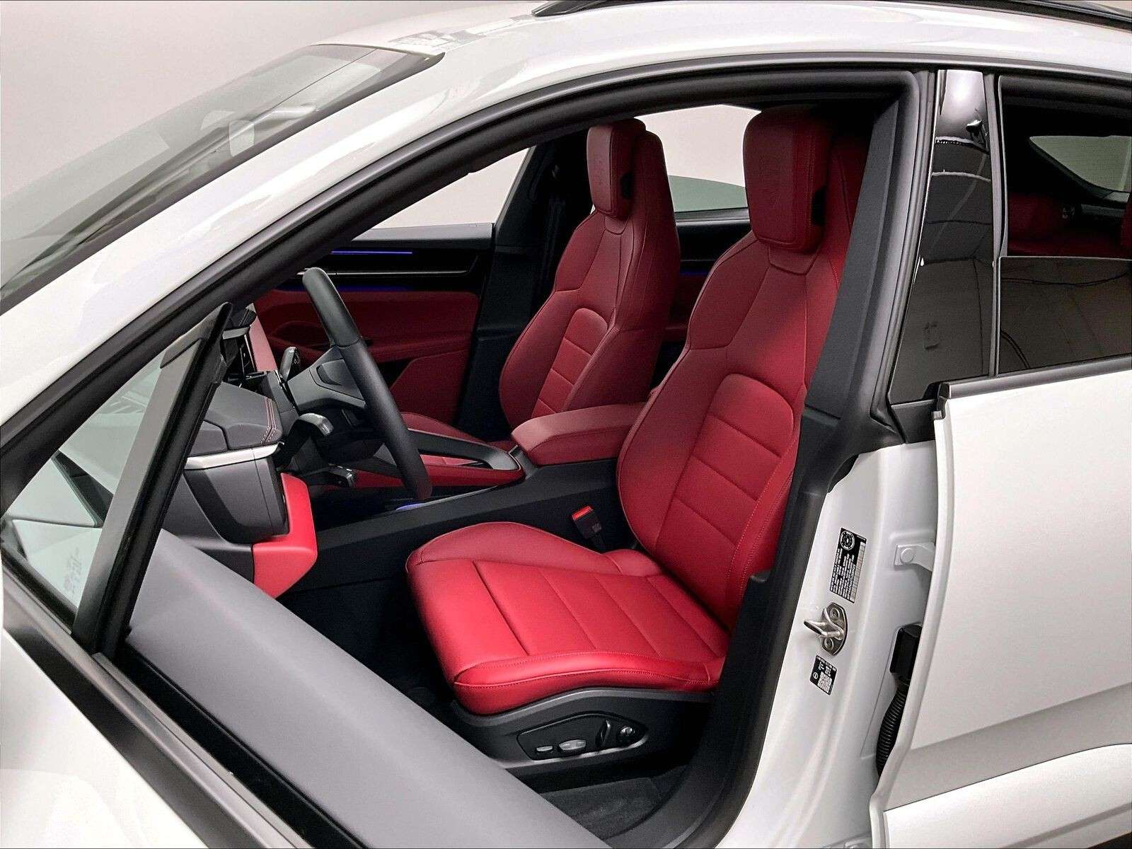 2026 Porsche Macan 4 Electric thumb 12