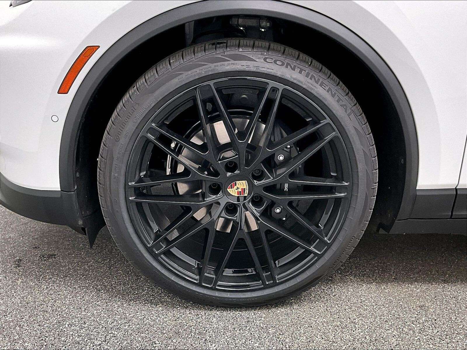 2026 Porsche Macan 4 Electric thumb 37