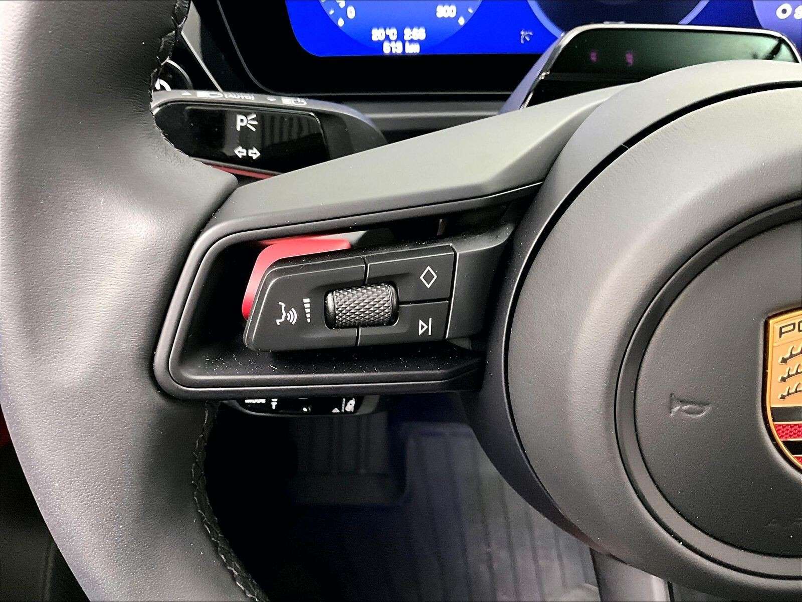 2026 Porsche Macan 4 Electric thumb 19