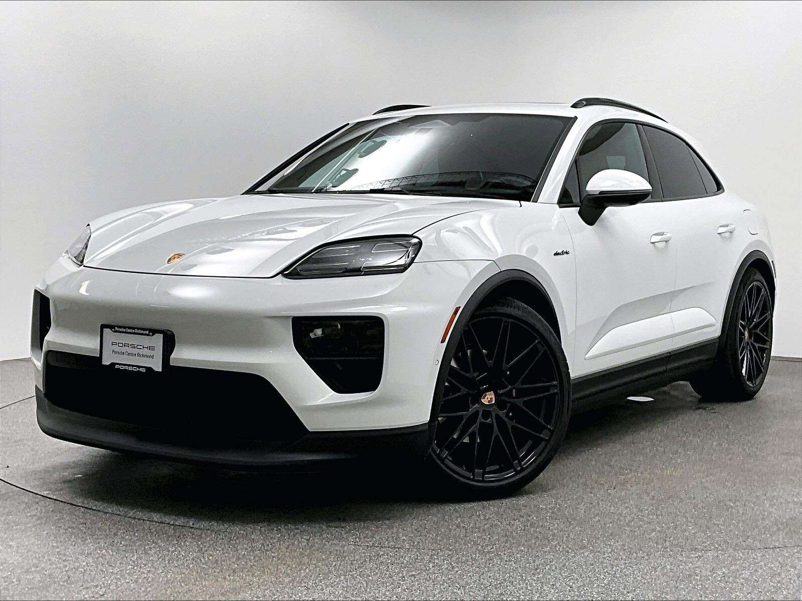 2026 Porsche Macan 4 Electric thumb 39