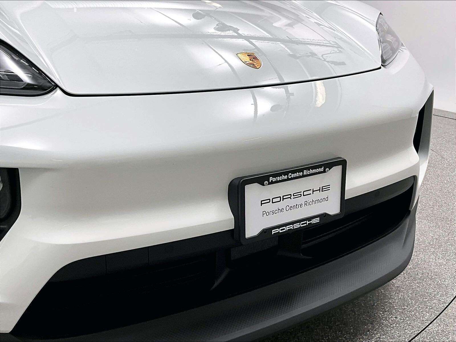 2026 Porsche Macan 4 Electric thumb 31