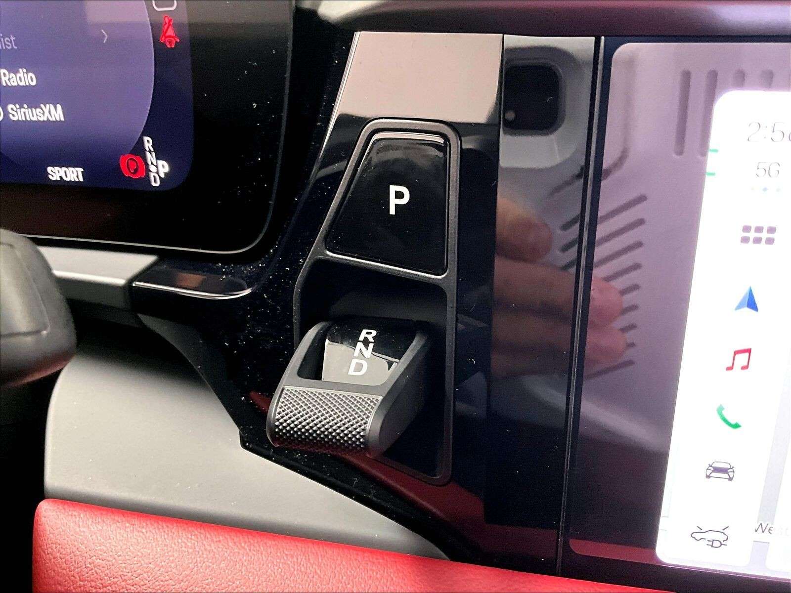 2026 Porsche Macan 4 Electric thumb 22