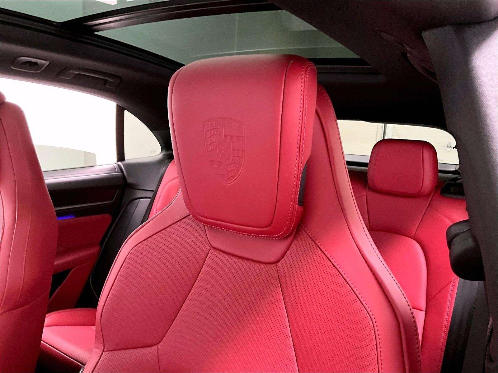 2026 Porsche Macan 4 Electric thumb 13