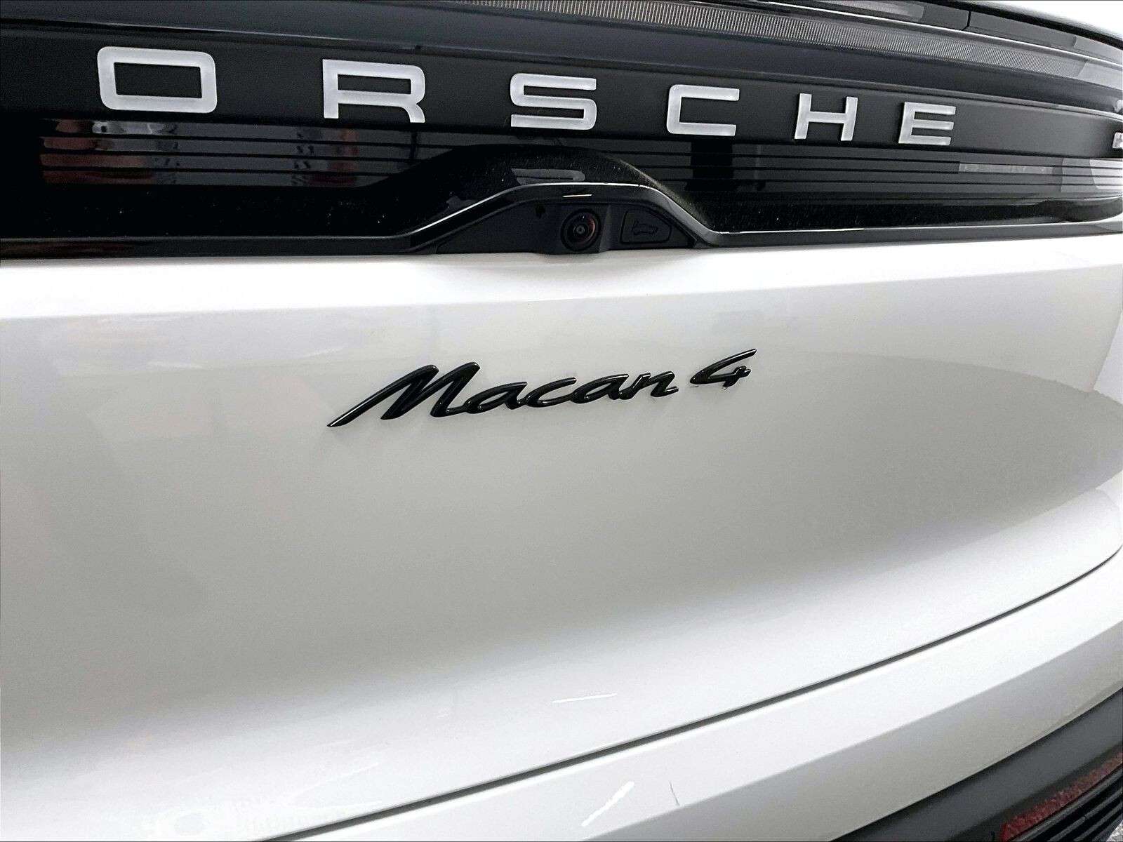 2026 Porsche Macan 4 Electric thumb 36
