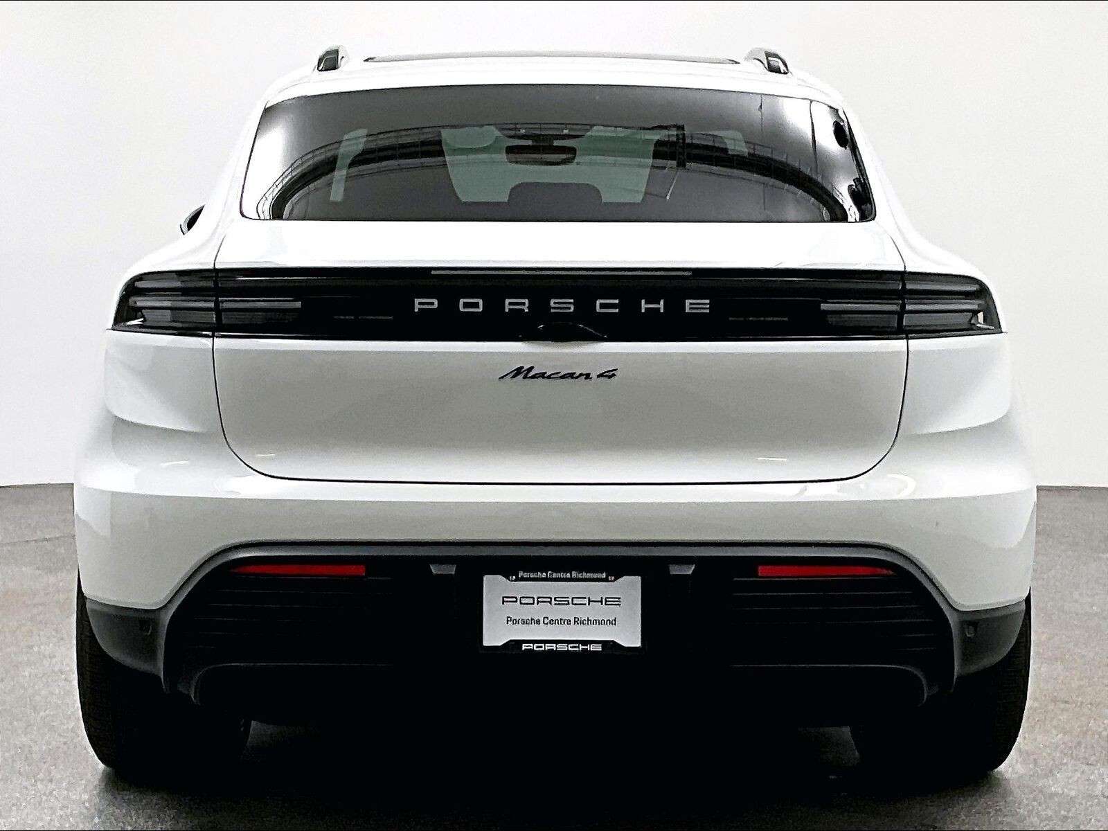 2026 Porsche Macan 4 Electric thumb 6