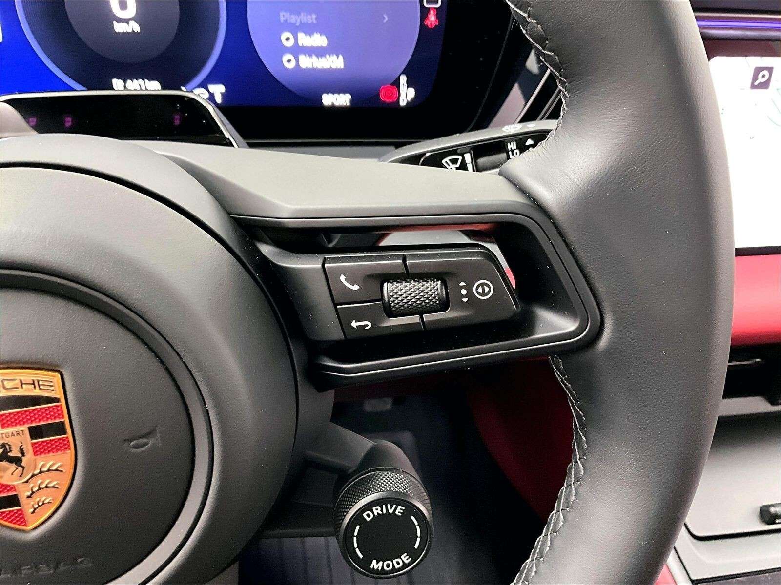 2026 Porsche Macan 4 Electric thumb 21