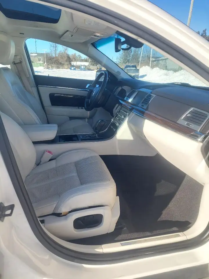 Lincoln MKS photo Lincoln MKS