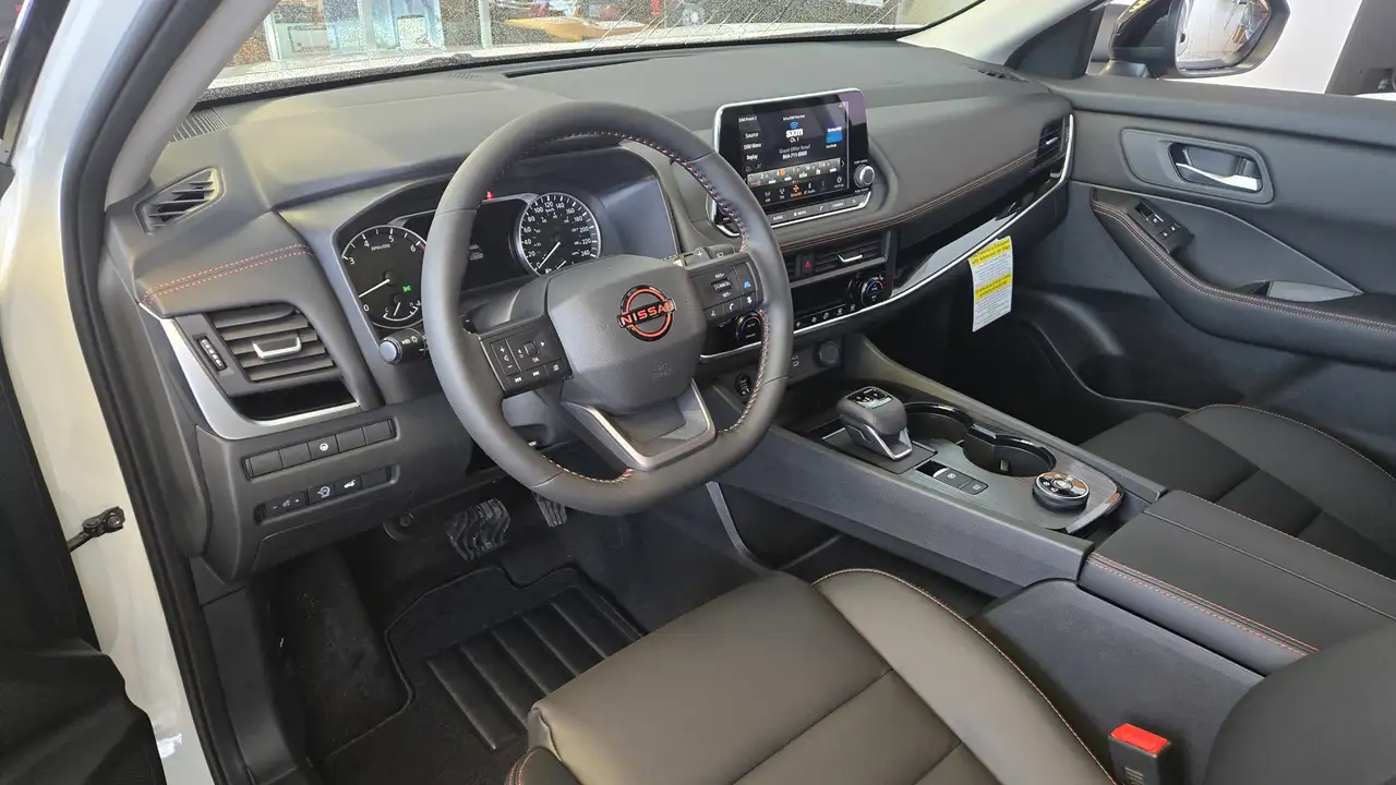 Nissan Rogue снимка Nissan Rogue