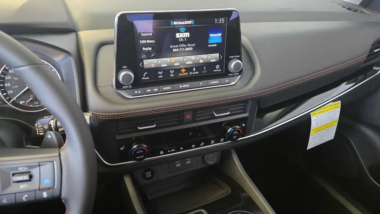 Nissan Rogue снимка Nissan Rogue