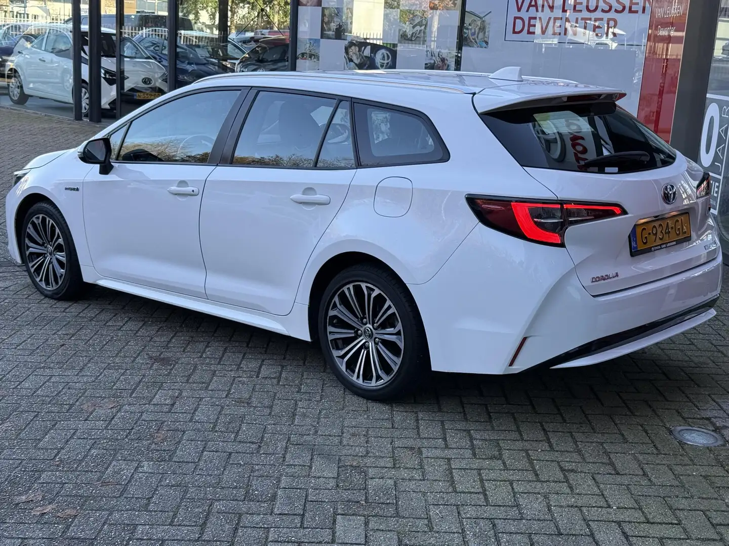 Toyota Corolla Touring Sports 1.8 Hybrid Dynamic NL-AUTO APPLE/AN Weiß - 2