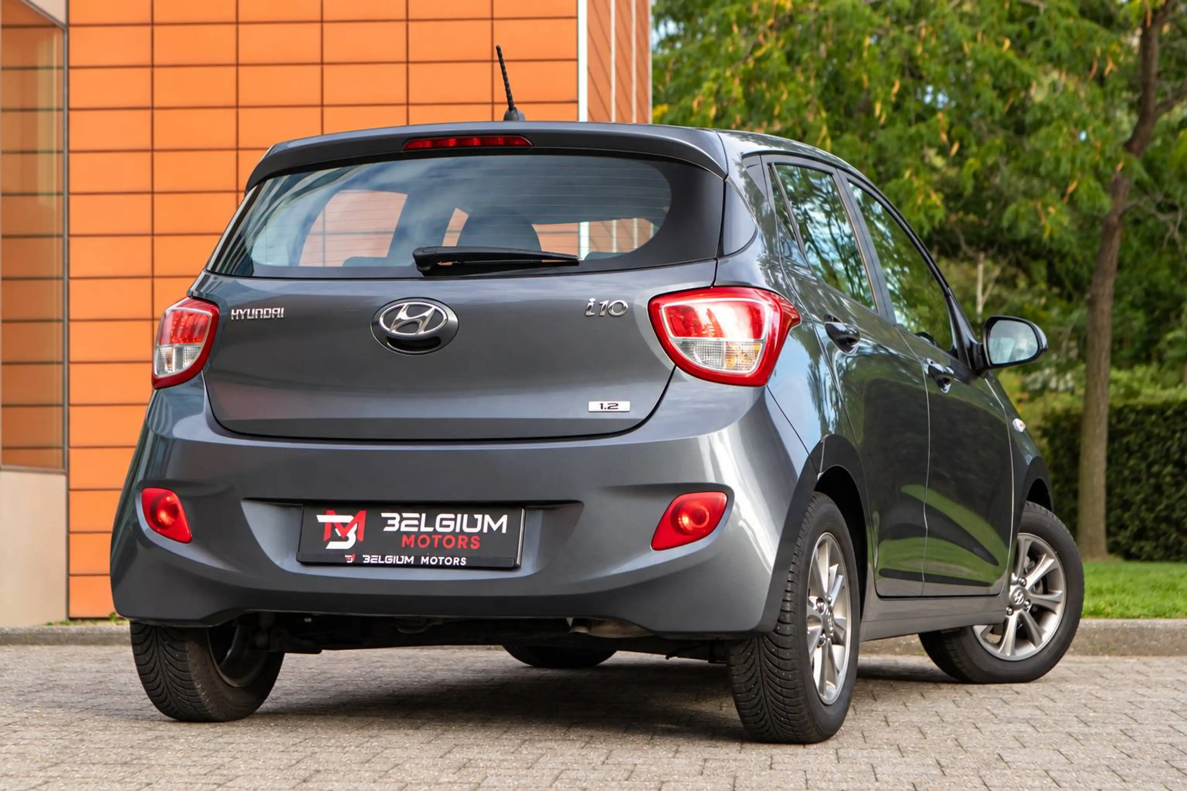 Hyundai i10 - 1.2i Joy - Heated Seats - Clim - Cruise Control — photo 2