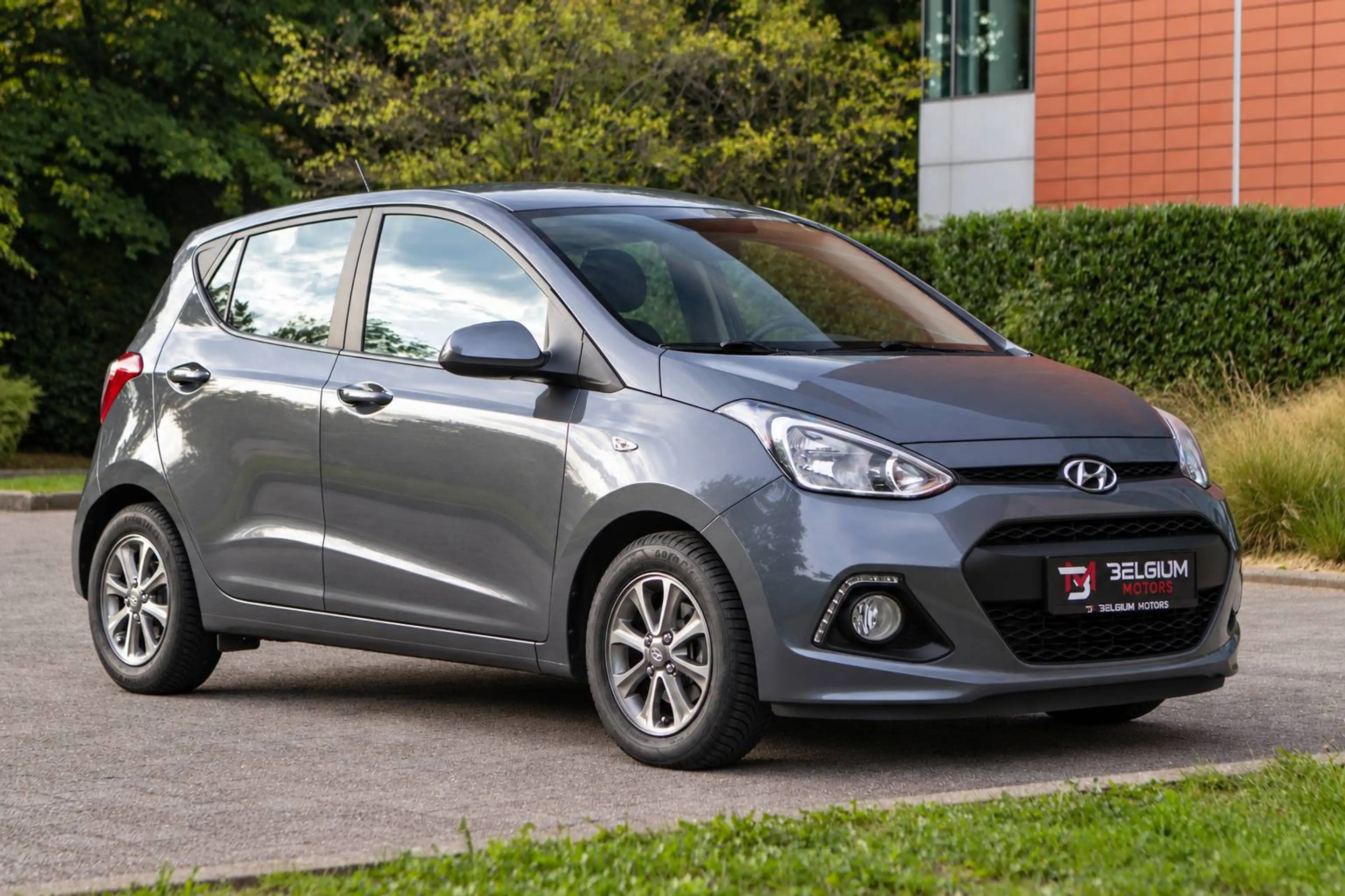 Hyundai i10 - 1.2i Joy - Heated Seats - Clim - Cruise Control — photo 8