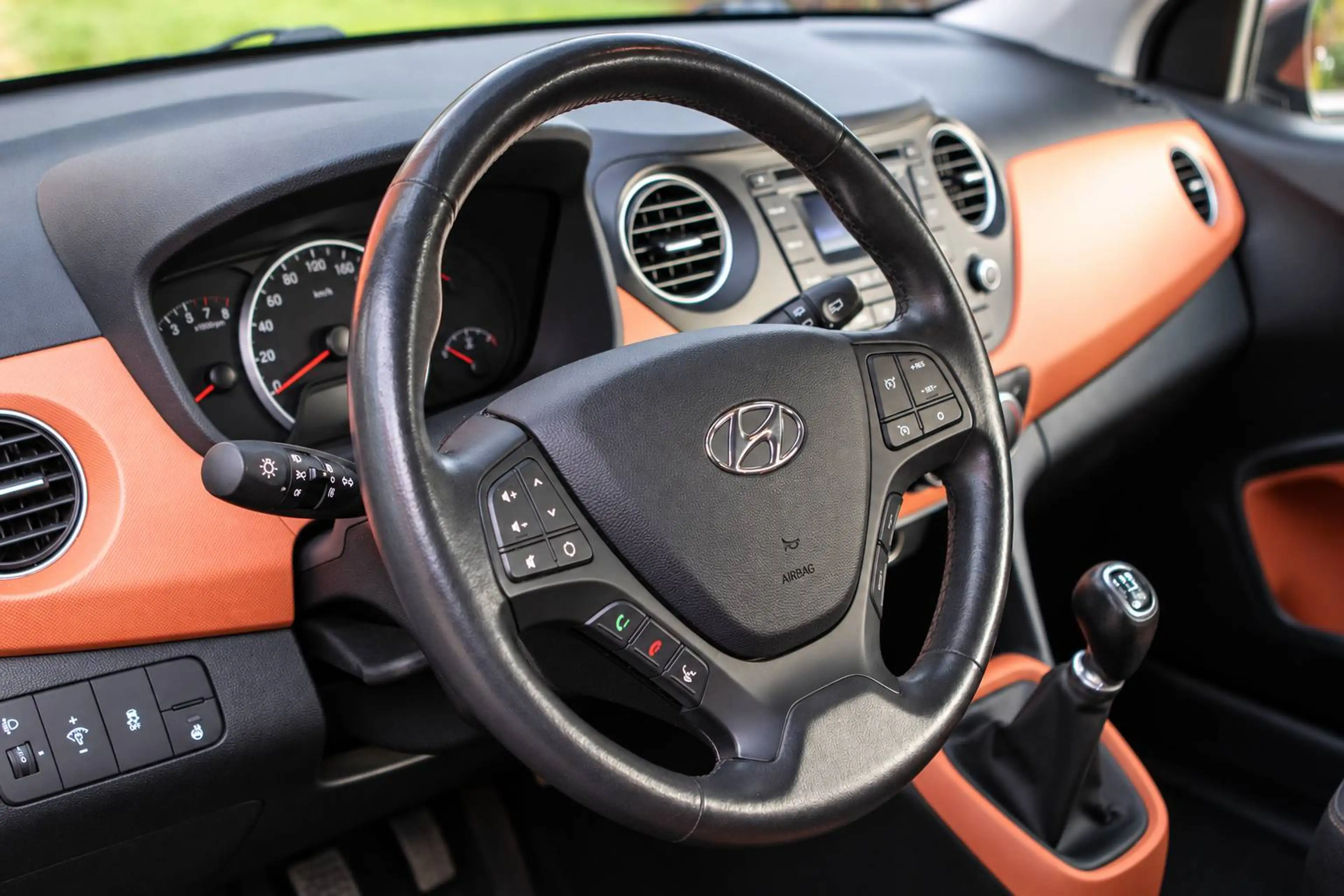 Hyundai i10 - 1.2i Joy - Heated Seats - Clim - Cruise Control — photo 12