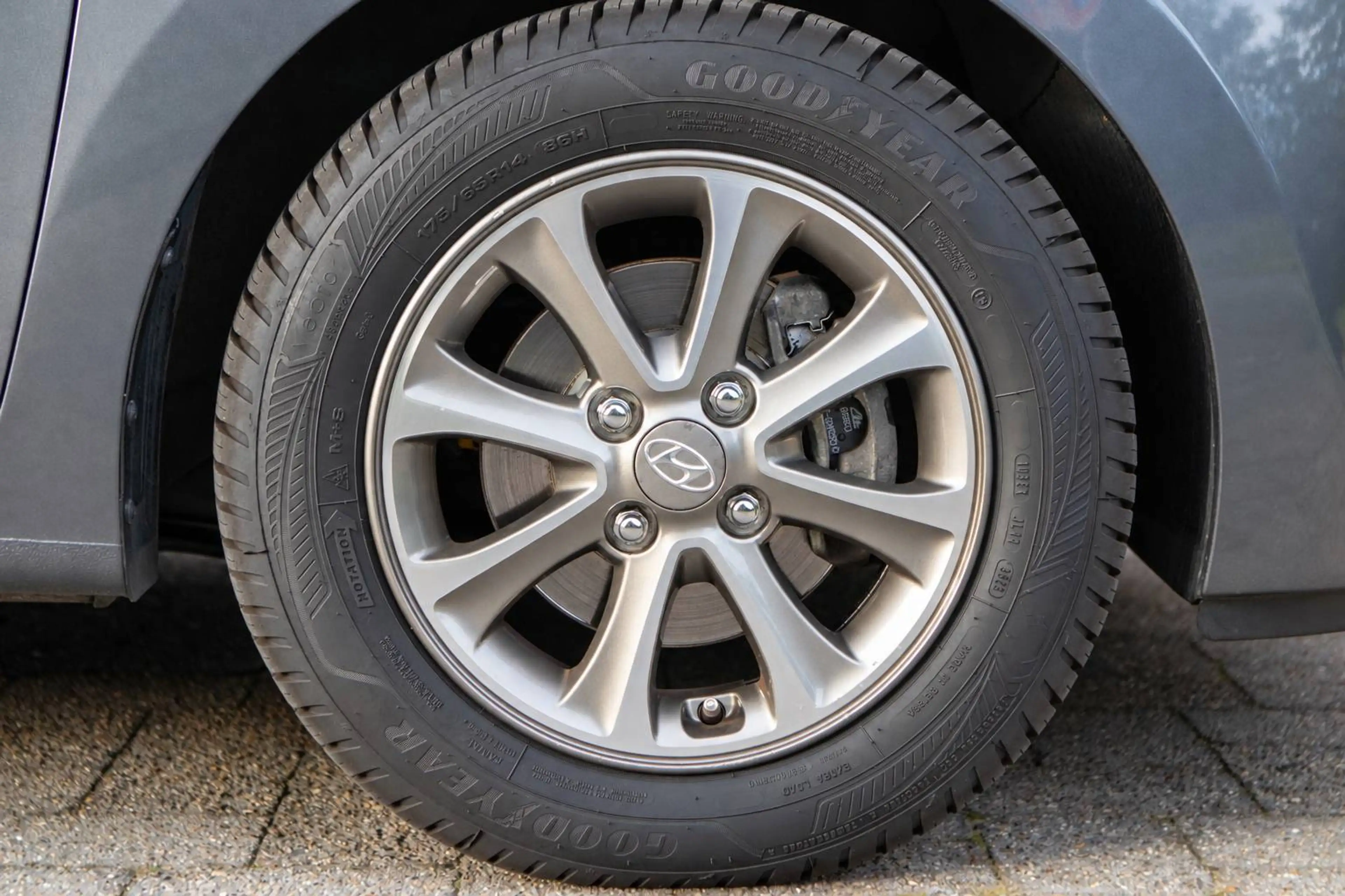 Hyundai i10 - 1.2i Joy - Heated Seats - Clim - Cruise Control — photo 7