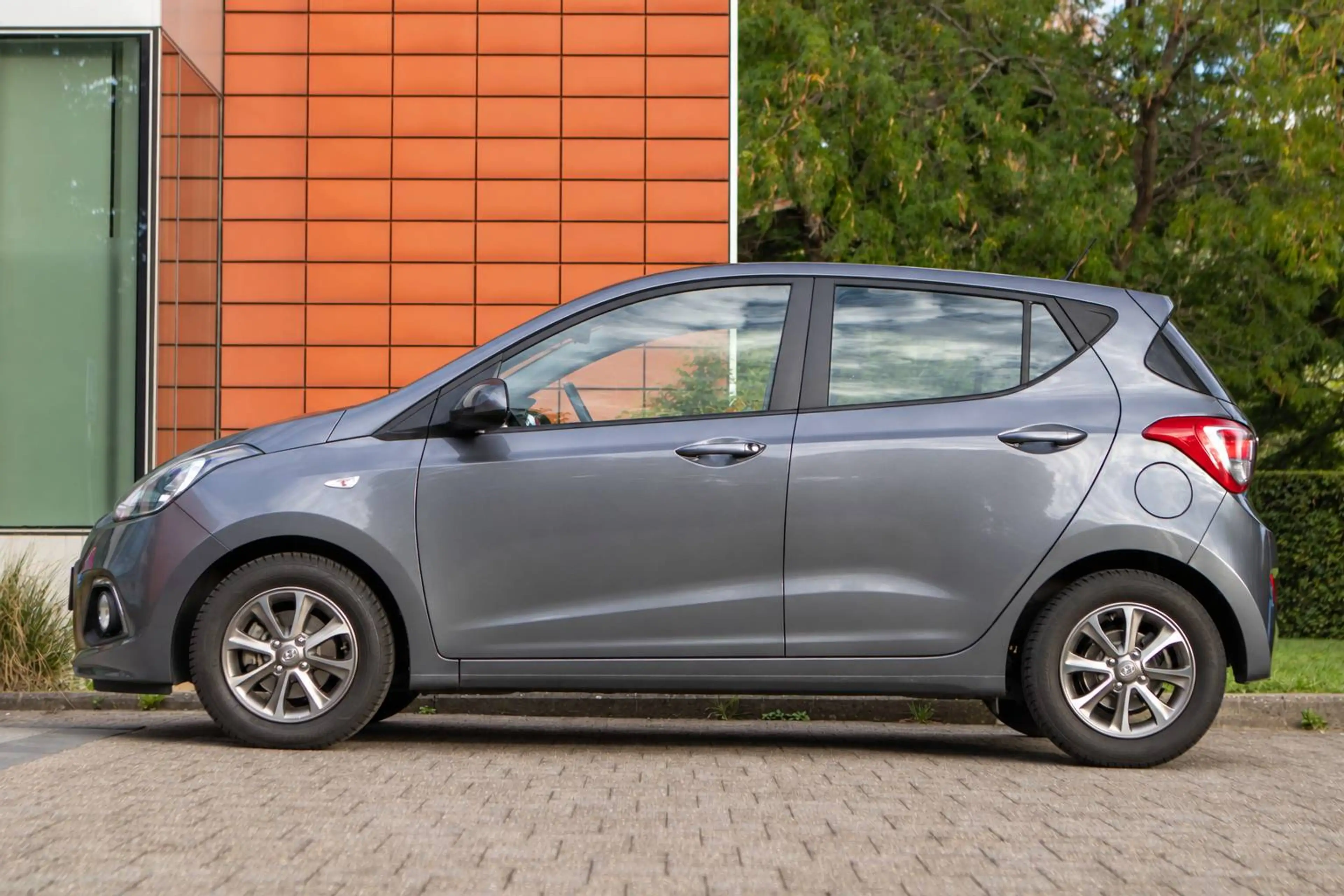 Hyundai i10 - 1.2i Joy - Heated Seats - Clim - Cruise Control — photo 6