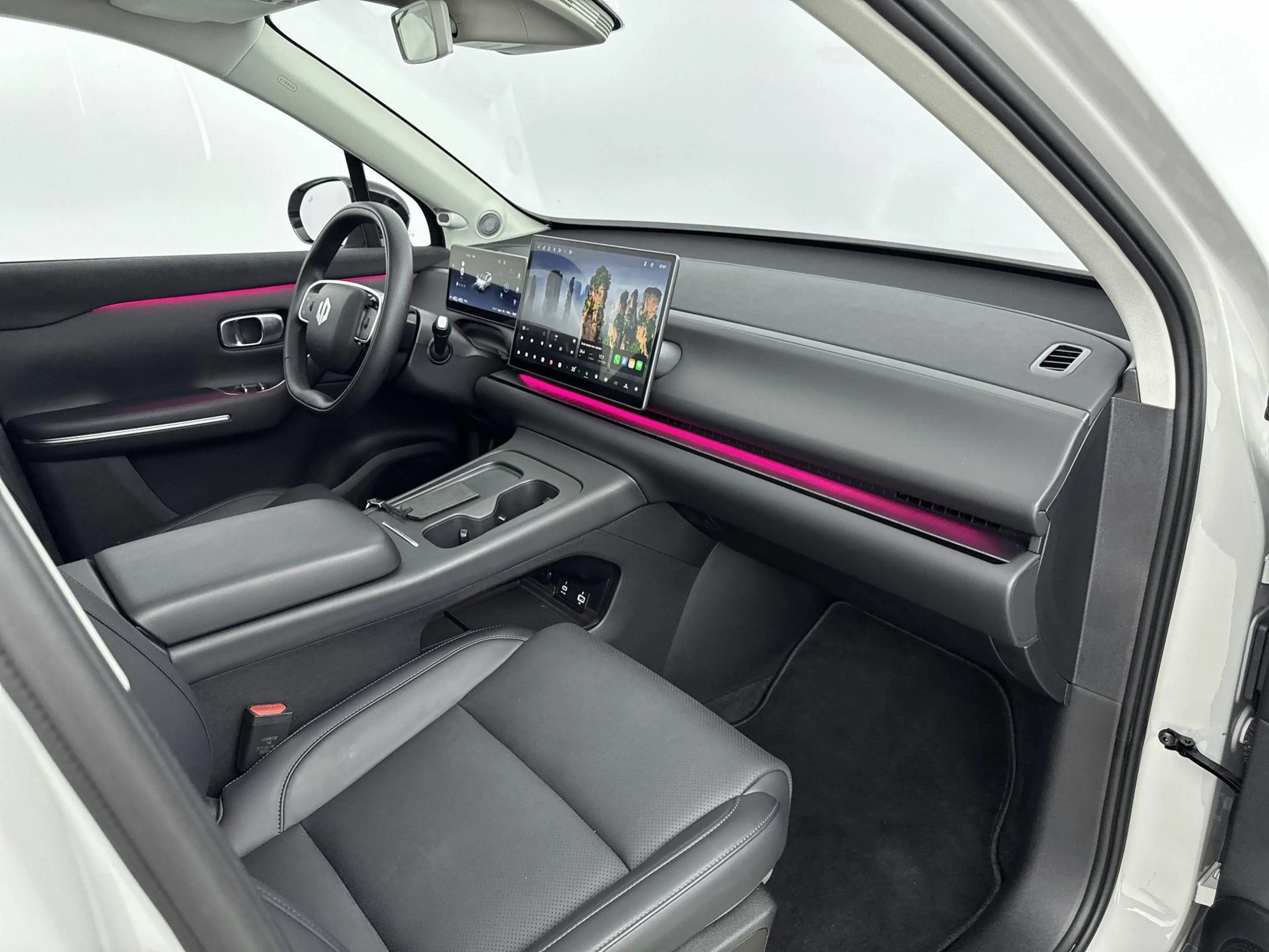 Leapmotor C10 215pk Plug-In 28.4 kWh Design | 974km WLPT Gecombi — photo 8