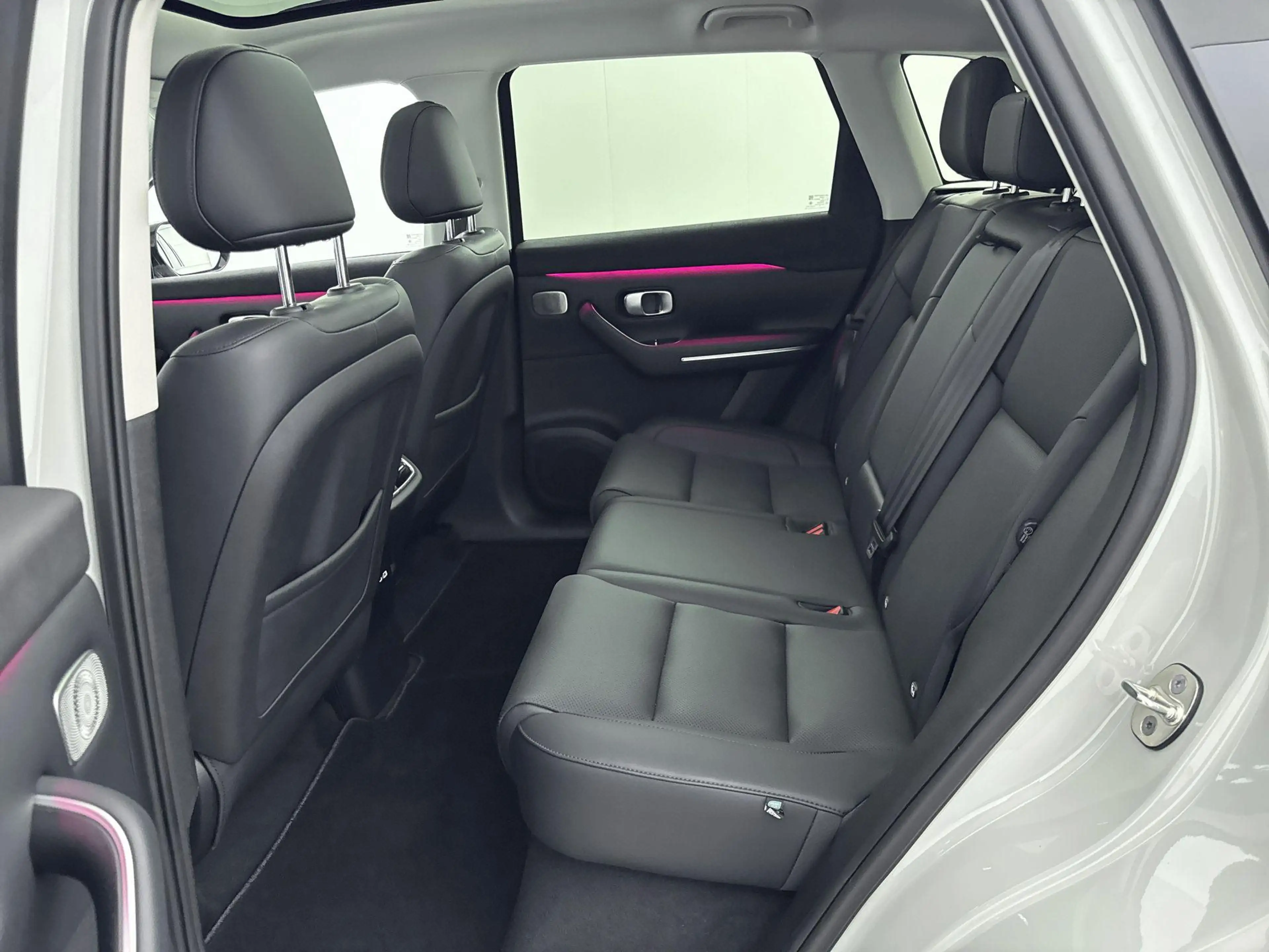 Leapmotor C10 215pk Plug-In 28.4 kWh Design | 974km WLPT Gecombi — photo 15