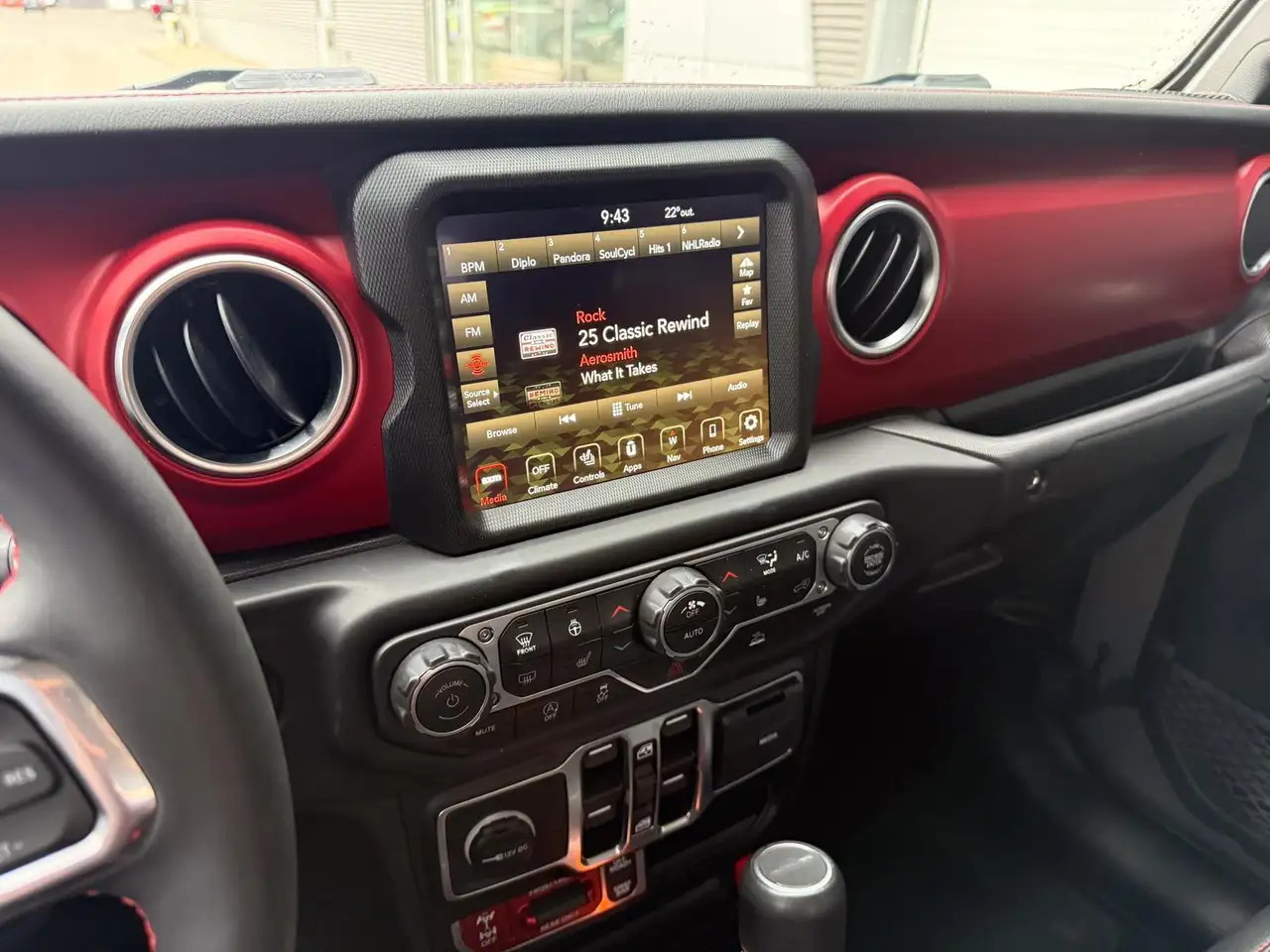 Jeep Gladiator photo Jeep Gladiator