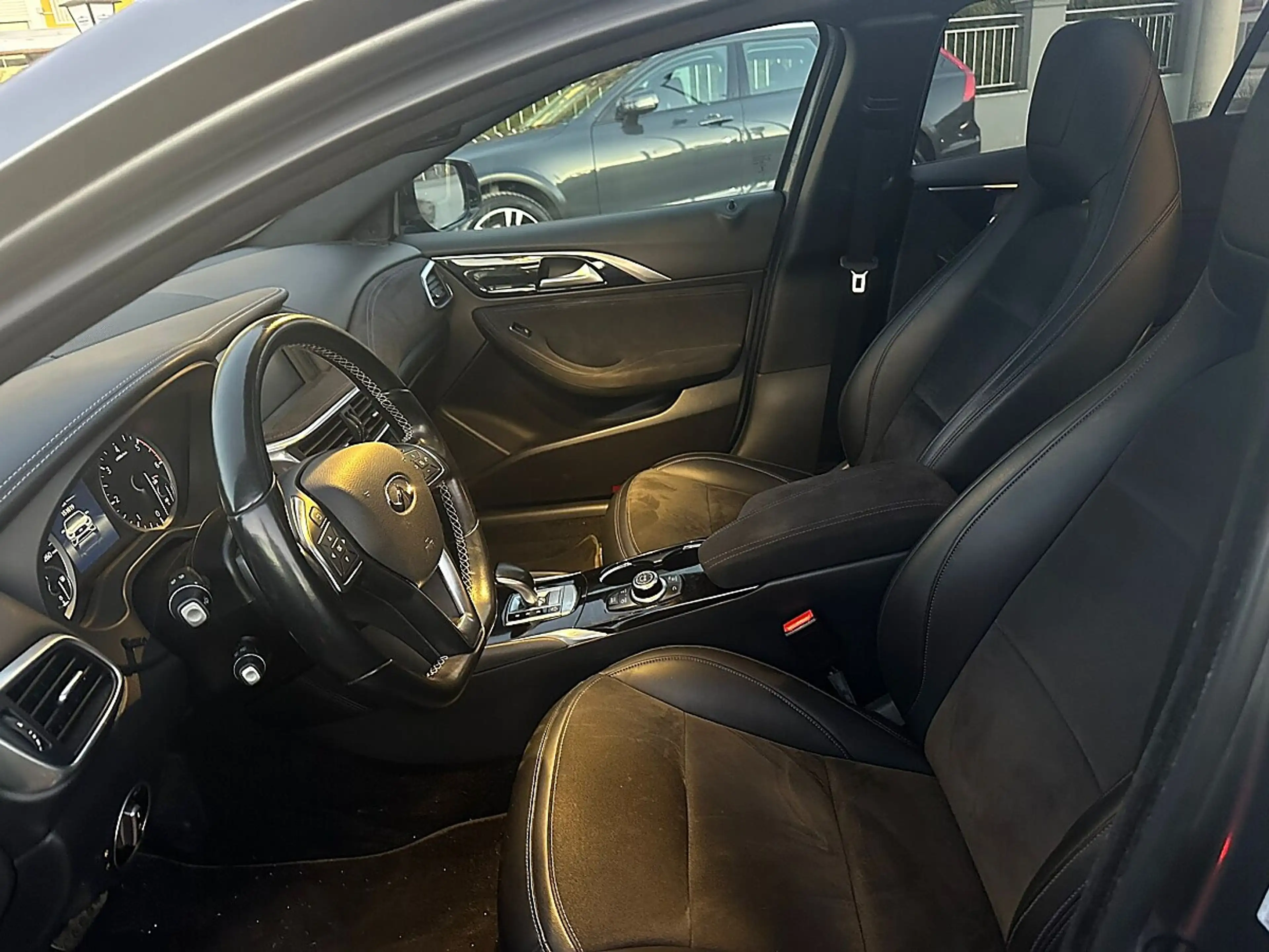 Infiniti Q30 2,2d DCT AWD Premium*Automatik* — photo 6