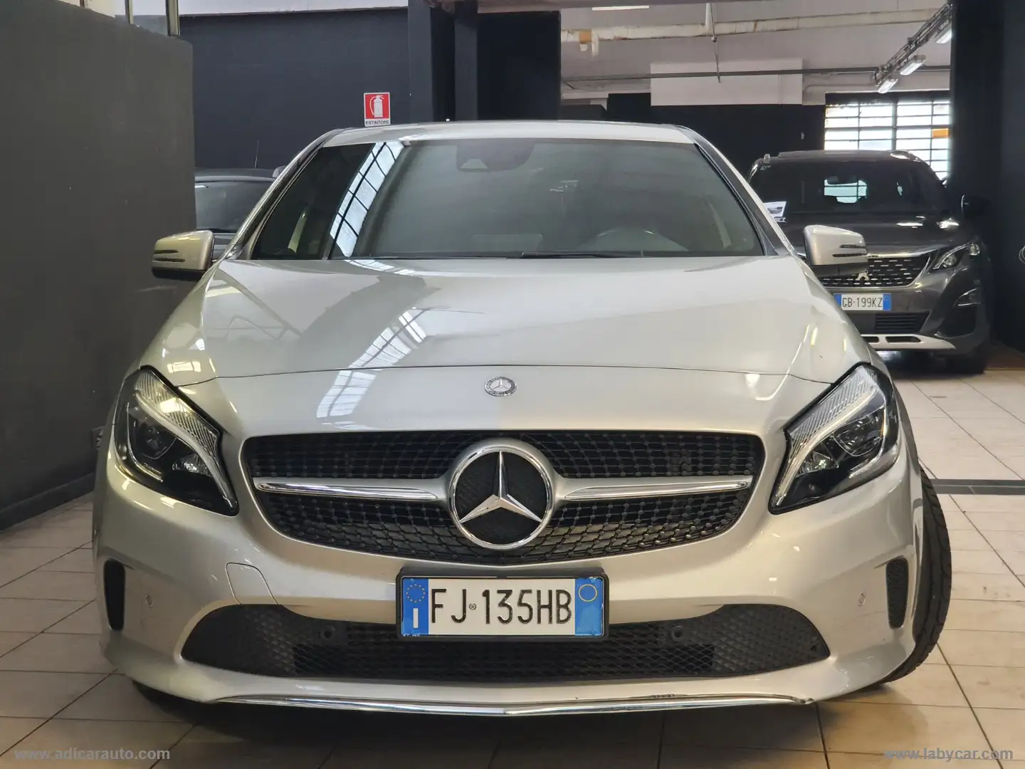 Mercedes-Benz A 180 A 180 d Automatic Sport Gris - 2