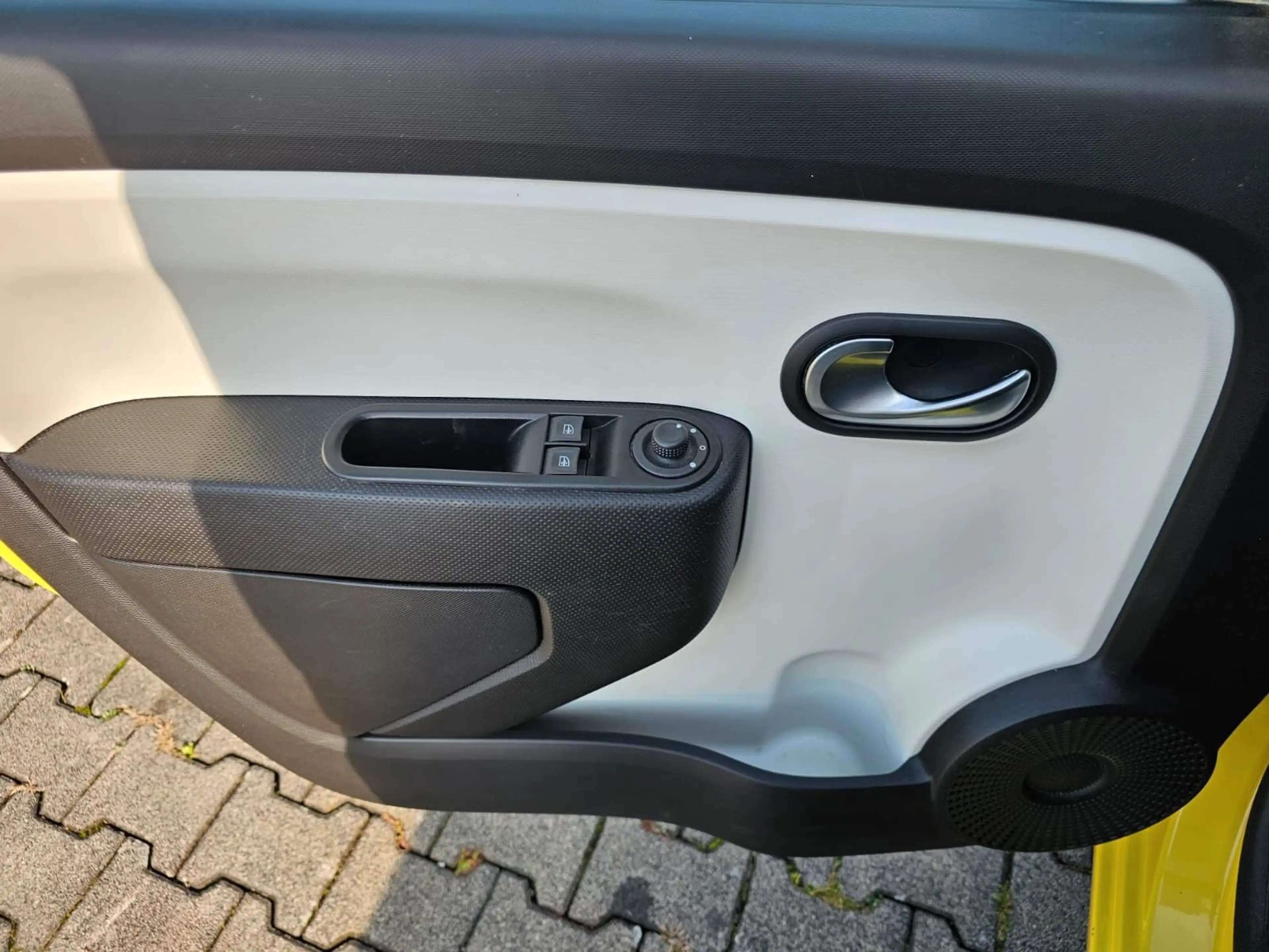 Renault Twingo Luxe Cabrio Kamera PDC Temp SHZ — photo 11