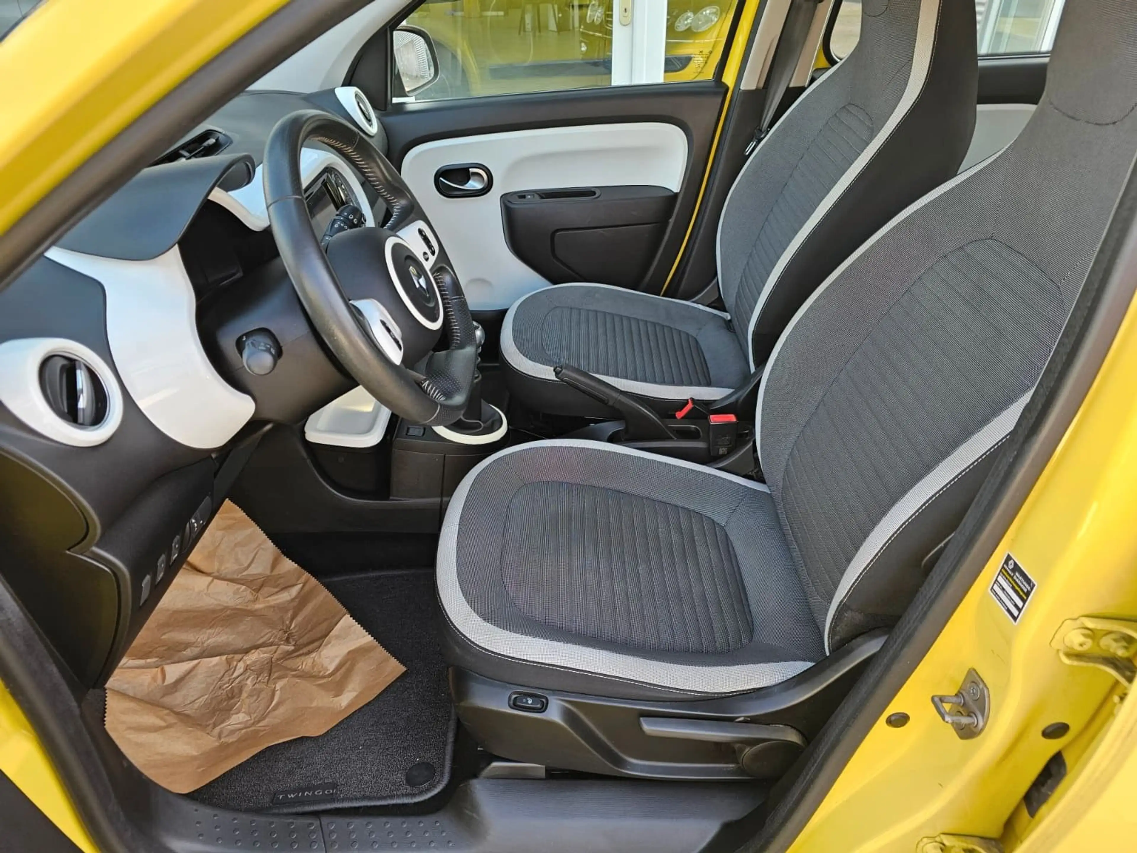 Renault Twingo Luxe Cabrio Kamera PDC Temp SHZ — photo 9