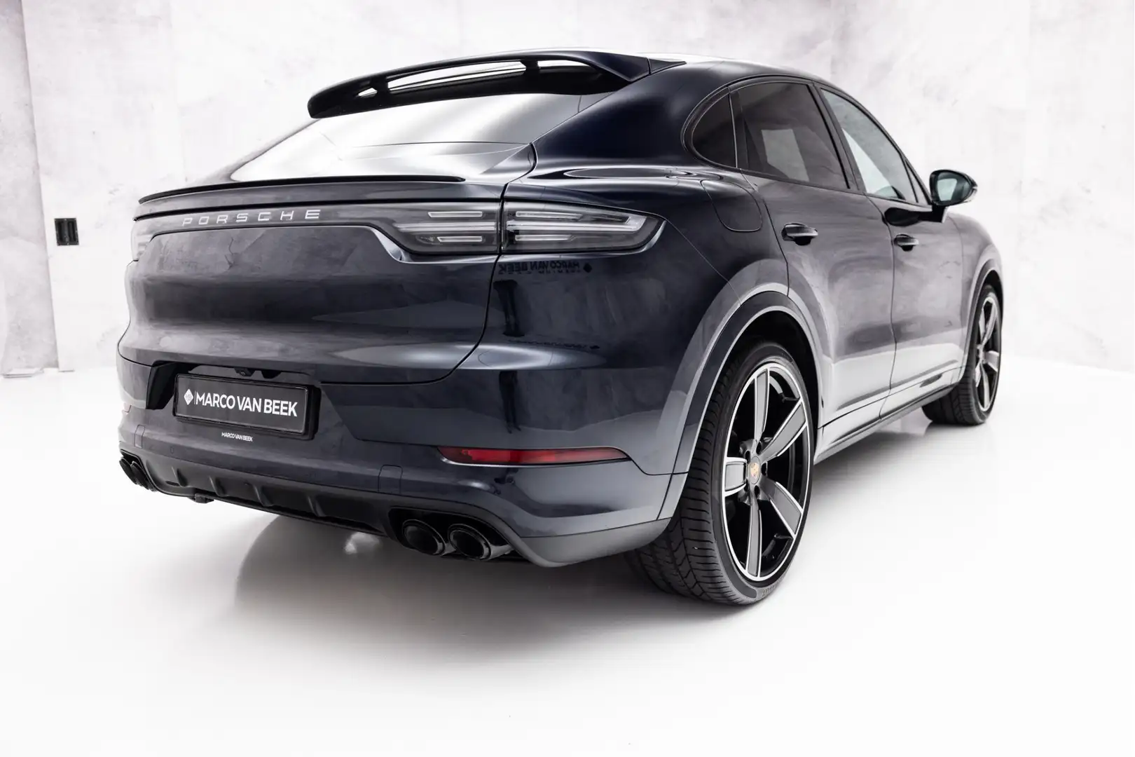 Porsche Cayenne Coupé 3.0 E-Hybrid | SportDesign | Achterassturing Bleu - 2