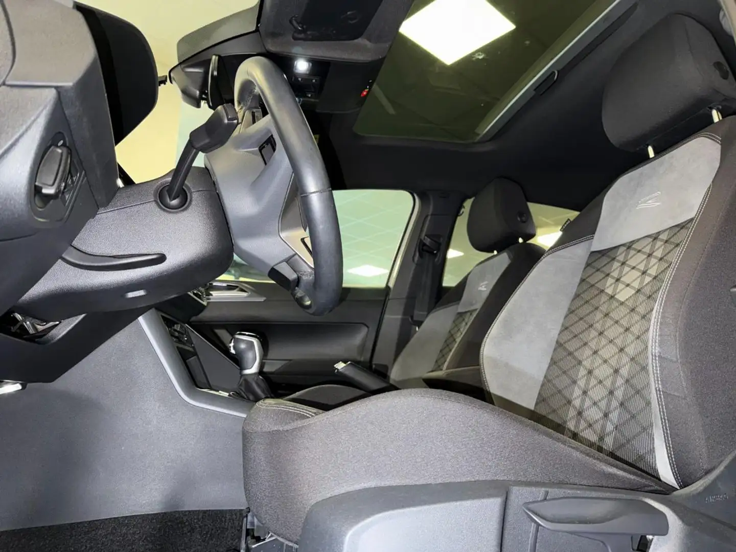 Volkswagen Taigo 1.5 TSI ACT 150 CV DSG R-Line / TETTO PANORAMICO Wit - 2