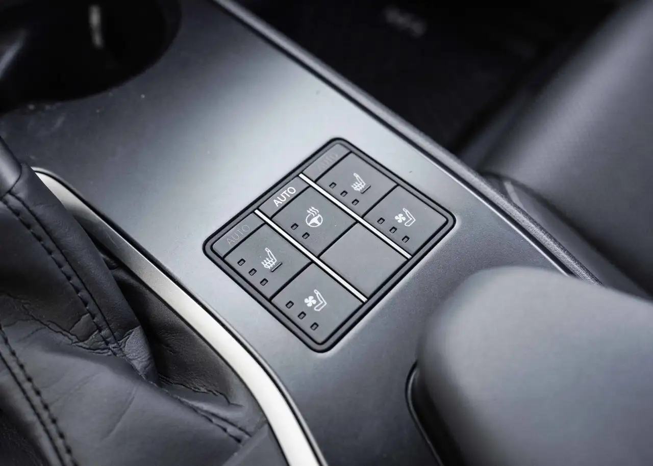 Lexus UX снимка Lexus UX