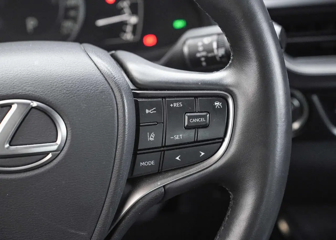 Lexus UX снимка Lexus UX