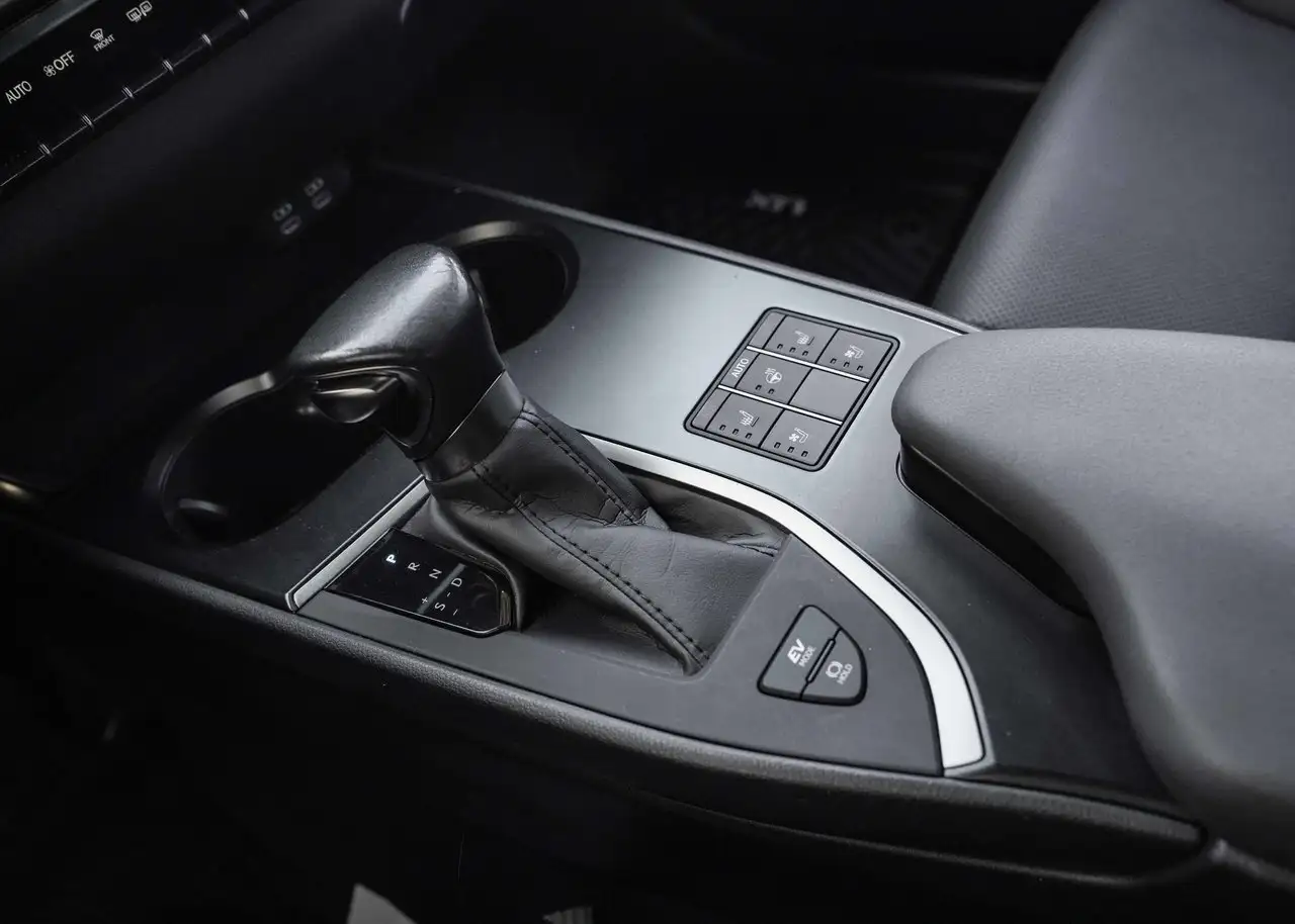 Lexus UX снимка Lexus UX