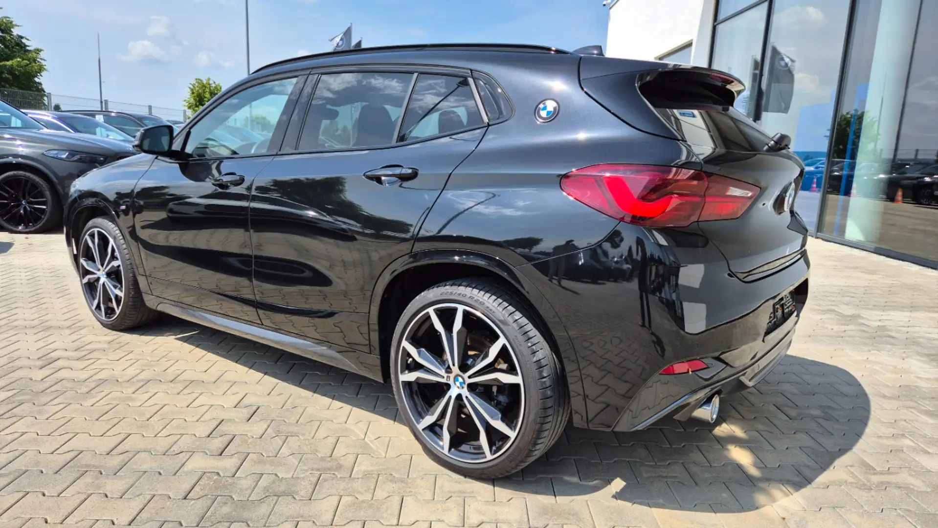 BMW X2 xDrive20d ///M Sport ACC PanoSD AHK Zwart - 2
