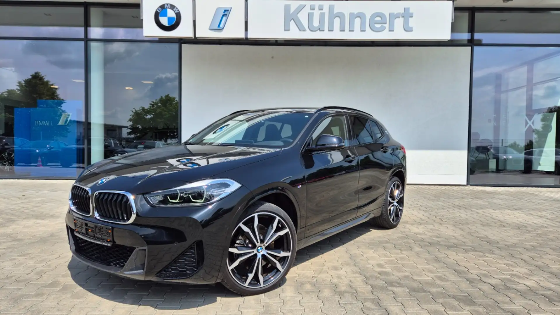BMW X2 xDrive20d ///M Sport ACC PanoSD AHK Zwart - 1