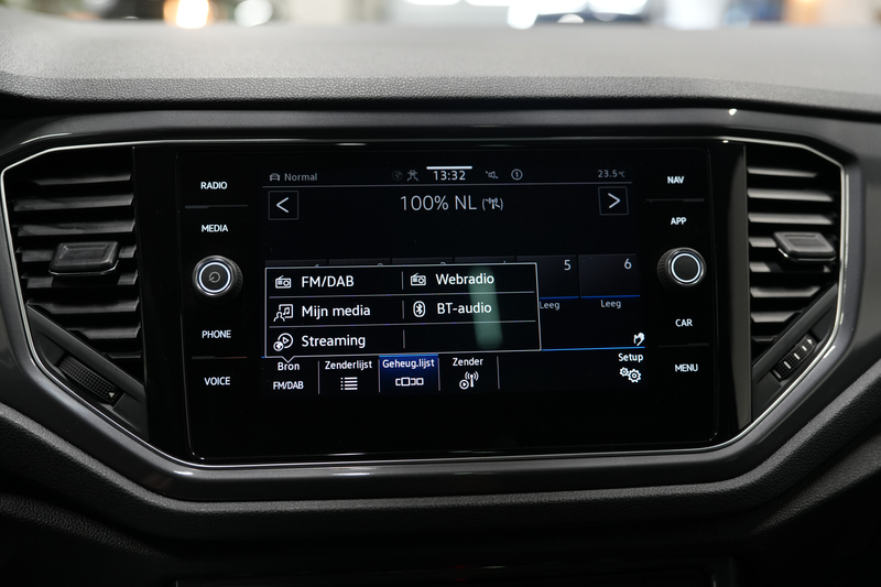 Volkswagen T-Roc 1.5 TSI 3x R-Line DSG * Pano - Virtual - Keyless - — photo 29