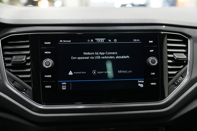 Volkswagen T-Roc 1.5 TSI 3x R-Line DSG * Pano - Virtual - Keyless - — photo 28