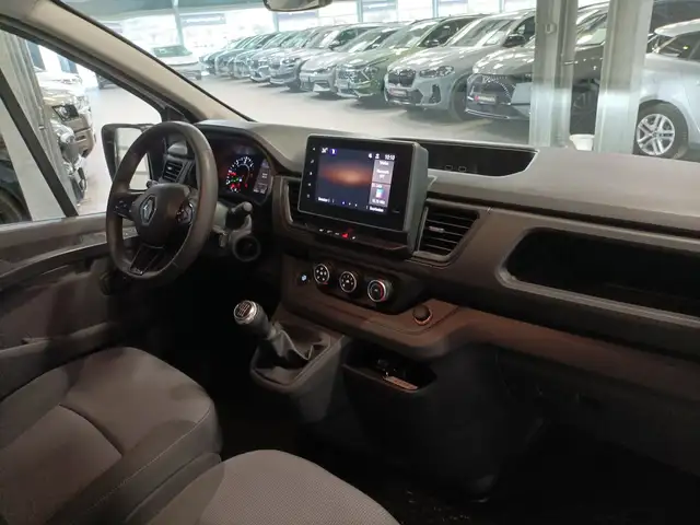 Renault Trafic view 9