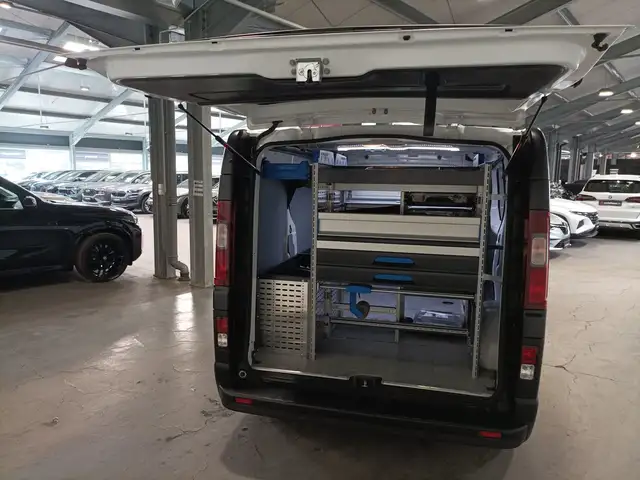 Renault Trafic view 6