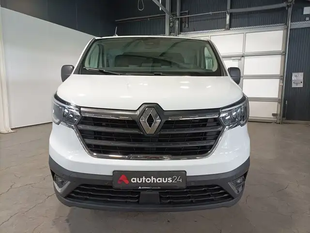 Renault Trafic view 2