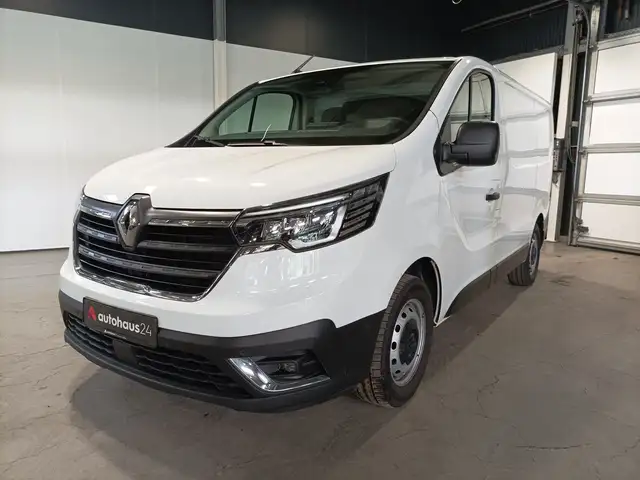Renault Trafic view 3