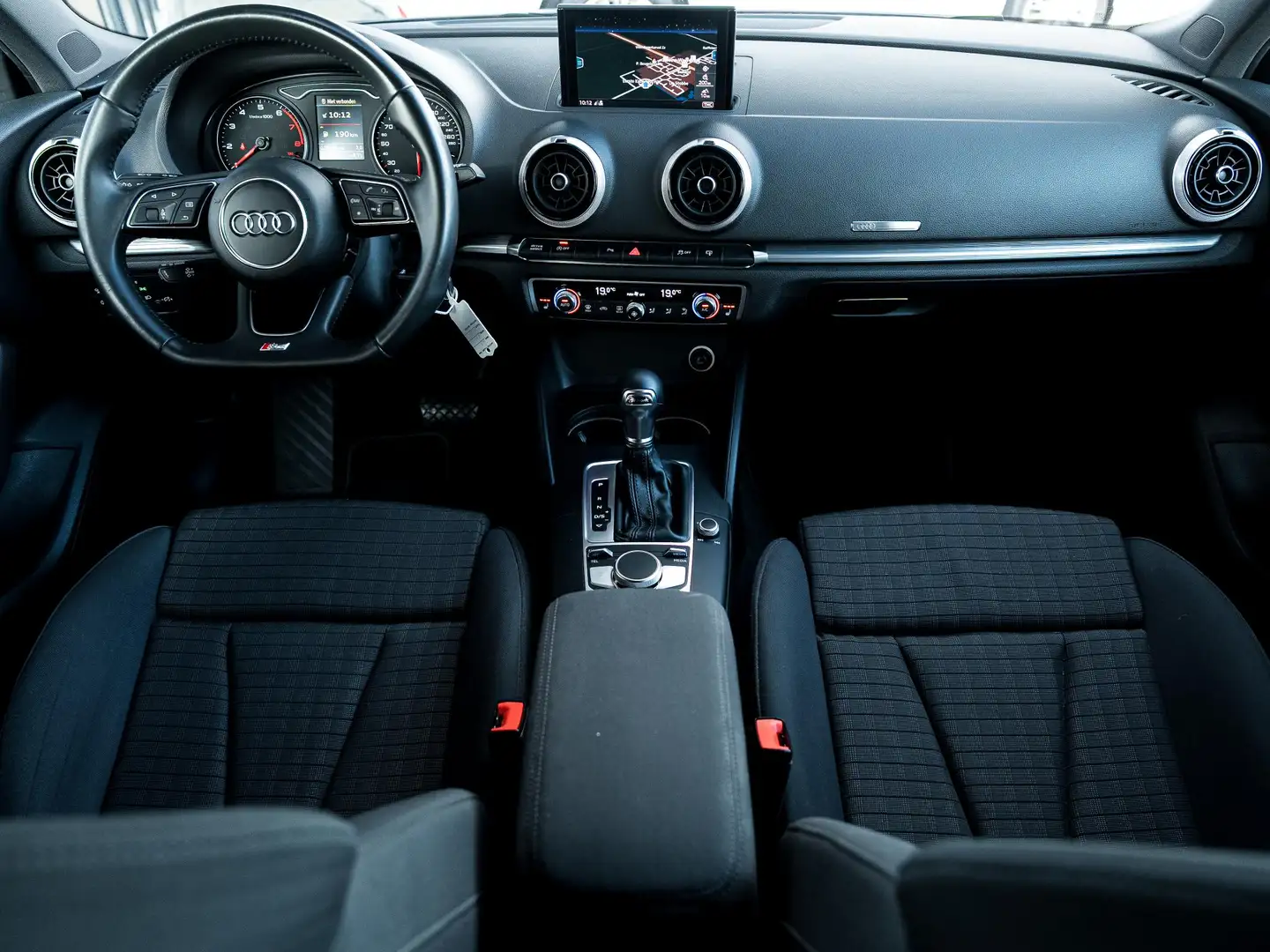Audi A3 Sportback 1.0 TFSI Sport Pro S Line | Navigatie | Grijs - 2