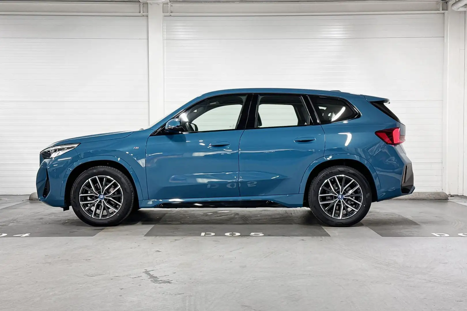 BMW iX1 eDrive20 | M-Sport | Comfort Pack | Driving Assist Blauw - 2