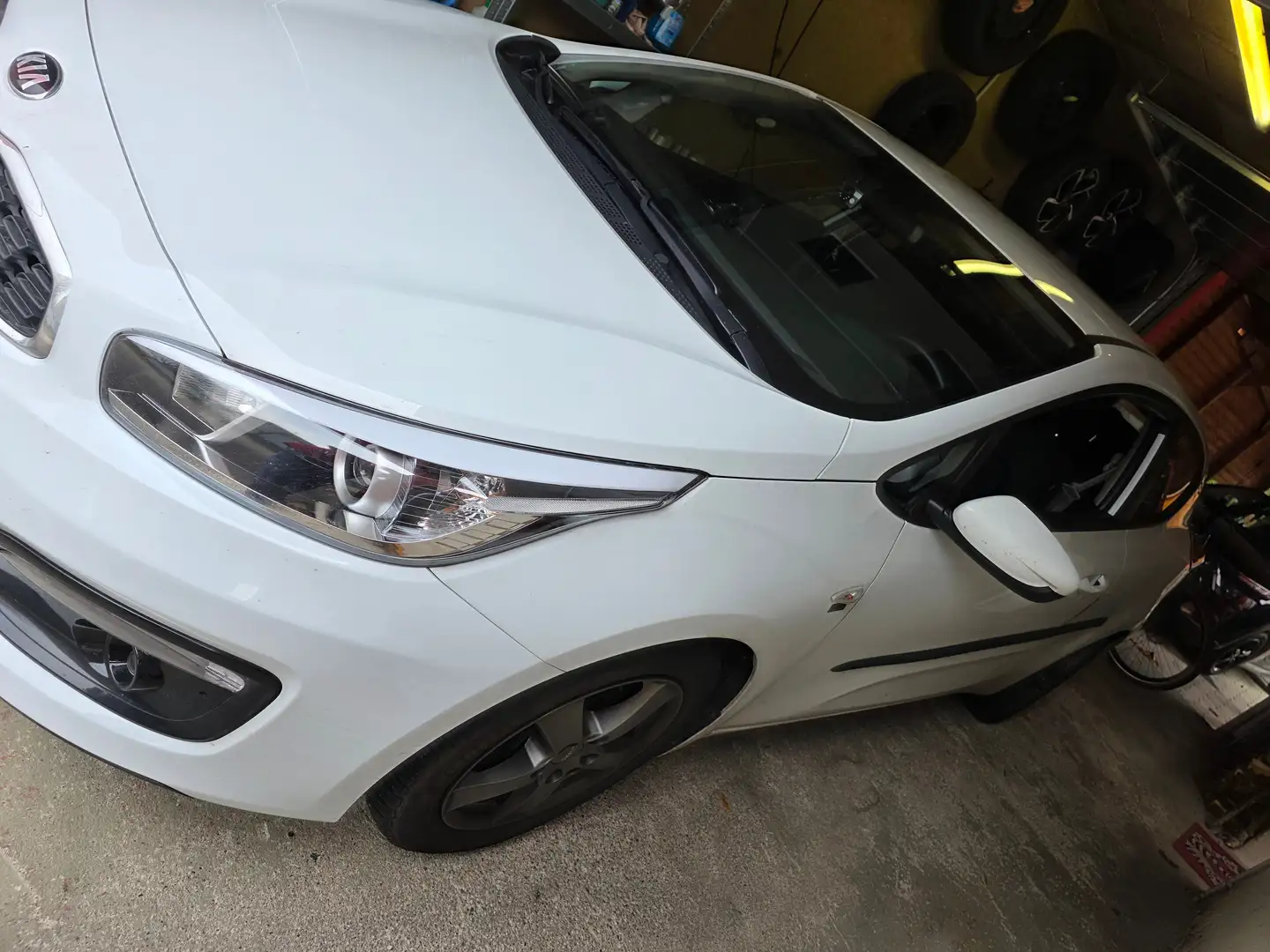 Kia ProCeed / pro_cee'd pro cee'd 1,4 CRDi Titan Last Edition Weiß - 2