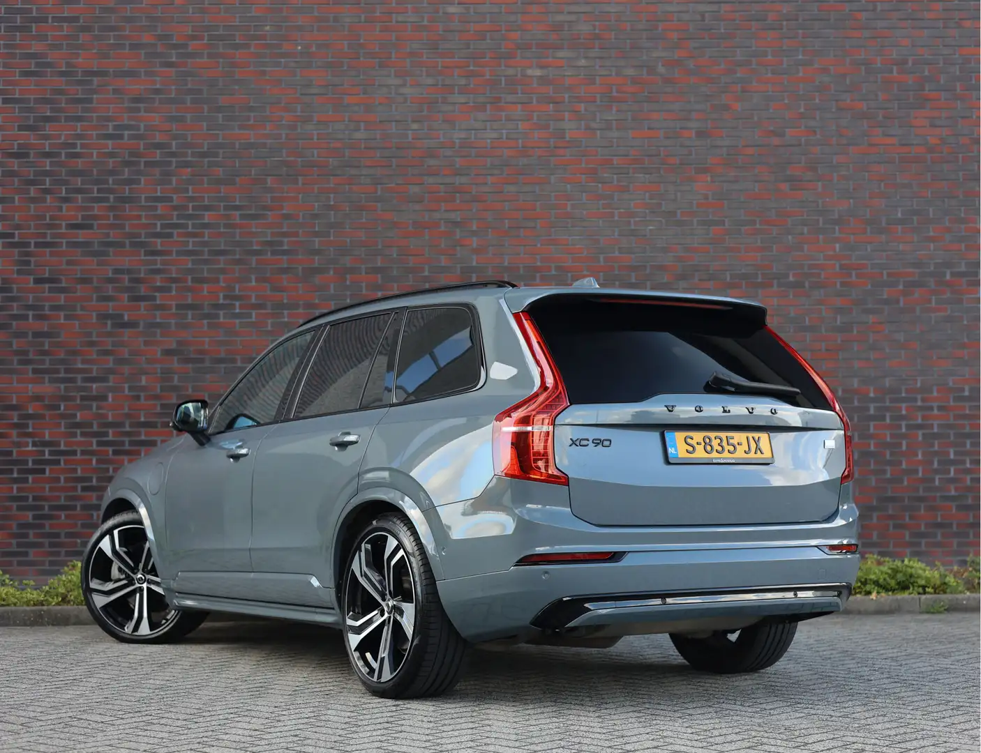 Volvo XC90 T8 Recharge AWD Ultimate Dark | Bow&Wil - Luchtver Grijs - 2