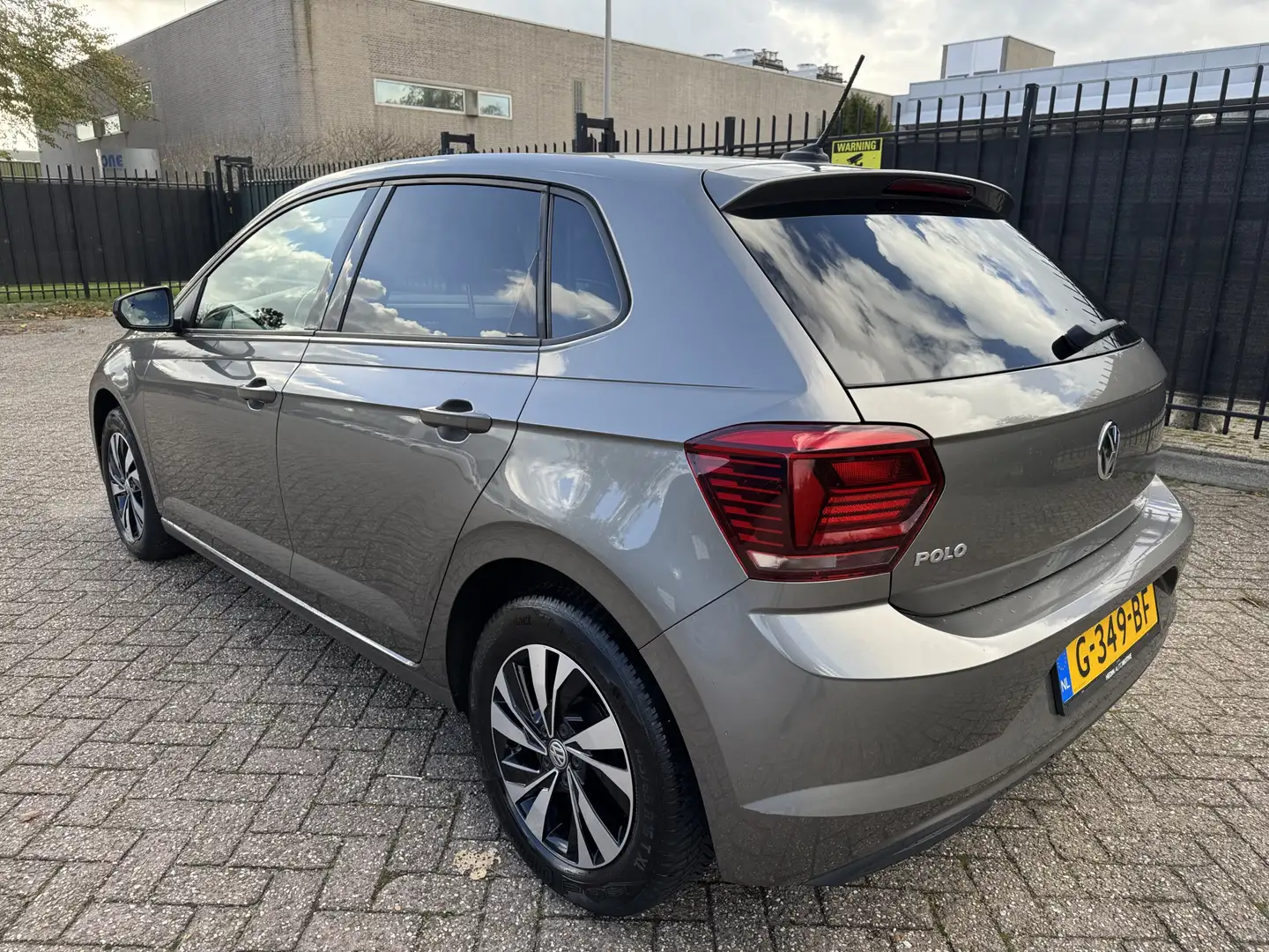 Volkswagen Polo 1.0 TSI DSG Autom/Tiptr Comfortline Carplay/ACC/Ai Gris - 2