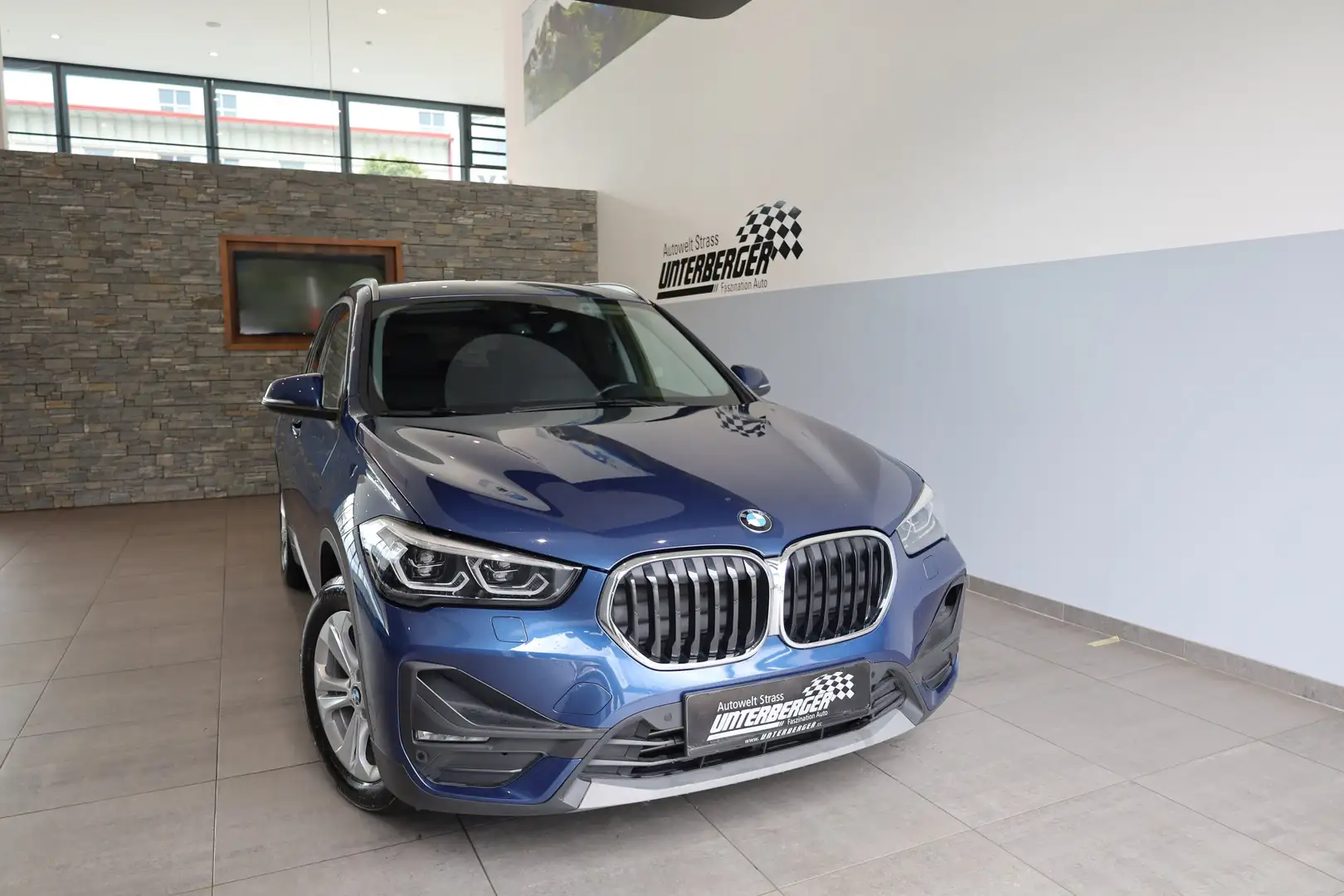 BMW X1 xDrive25e Advantage DAB LED RFK Navi Shz PDC Bleu - 2
