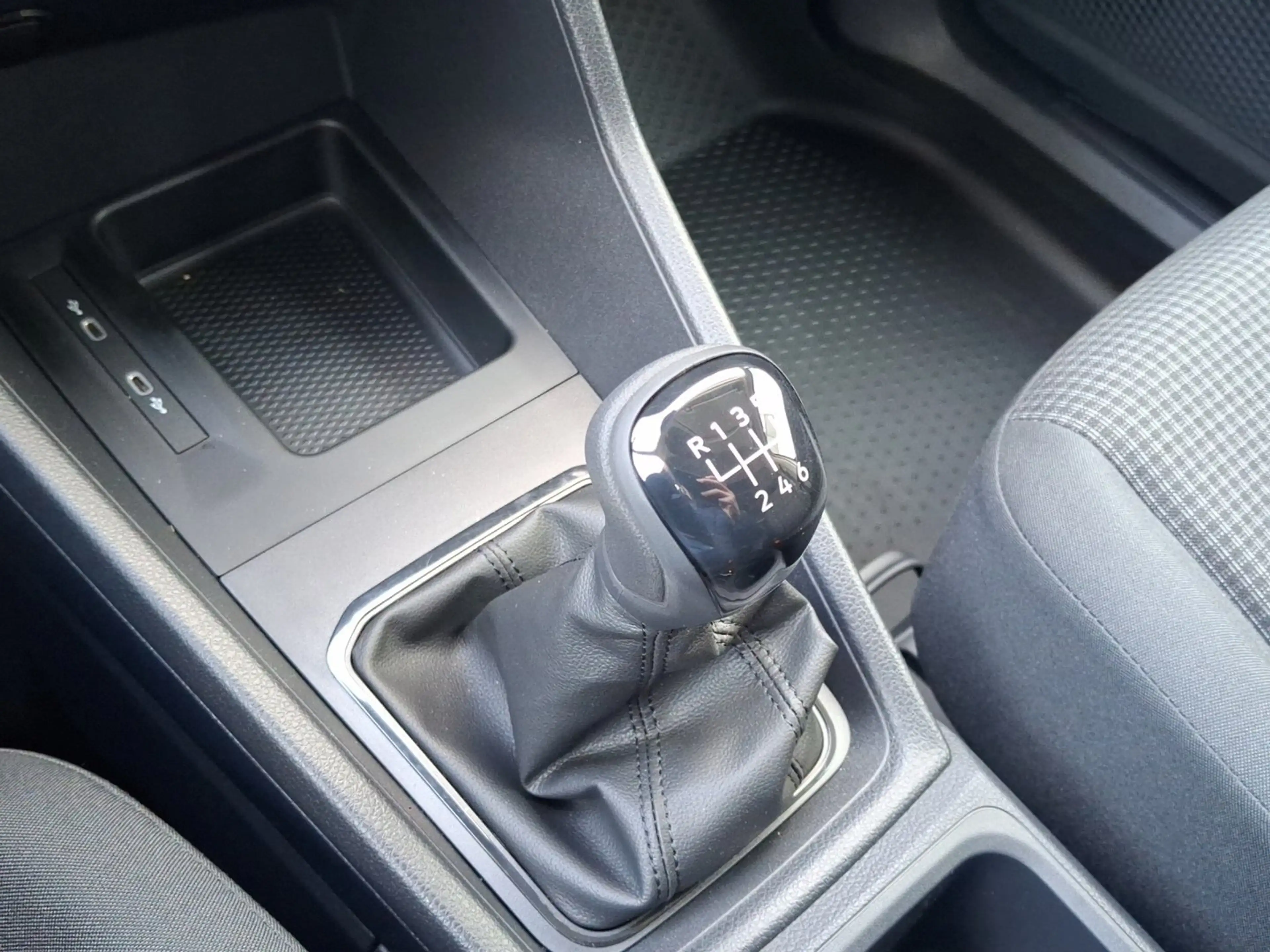 Volkswagen Caddy Cargo Maxi TDI 4MOTION — photo 12